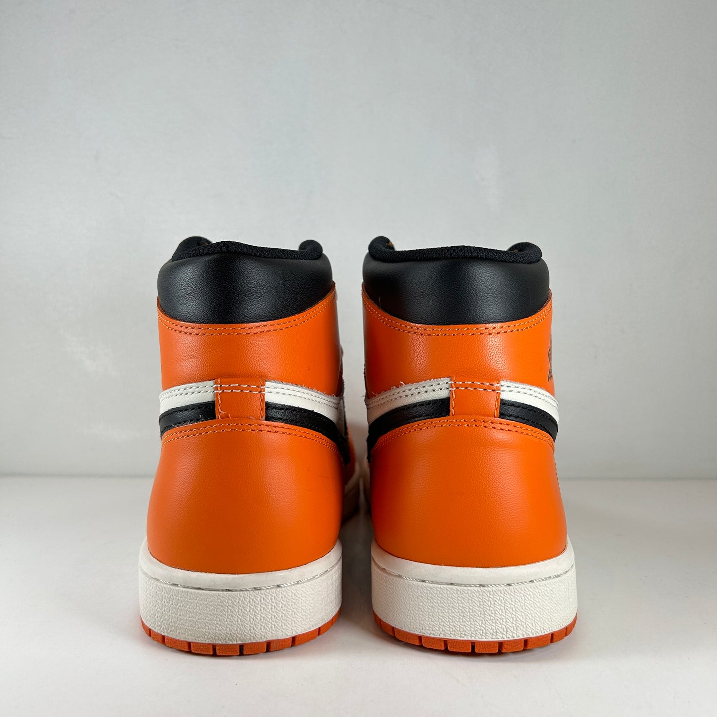 555088 113 Jordan 1 RSBB [USED] - 9.5 M (Used)