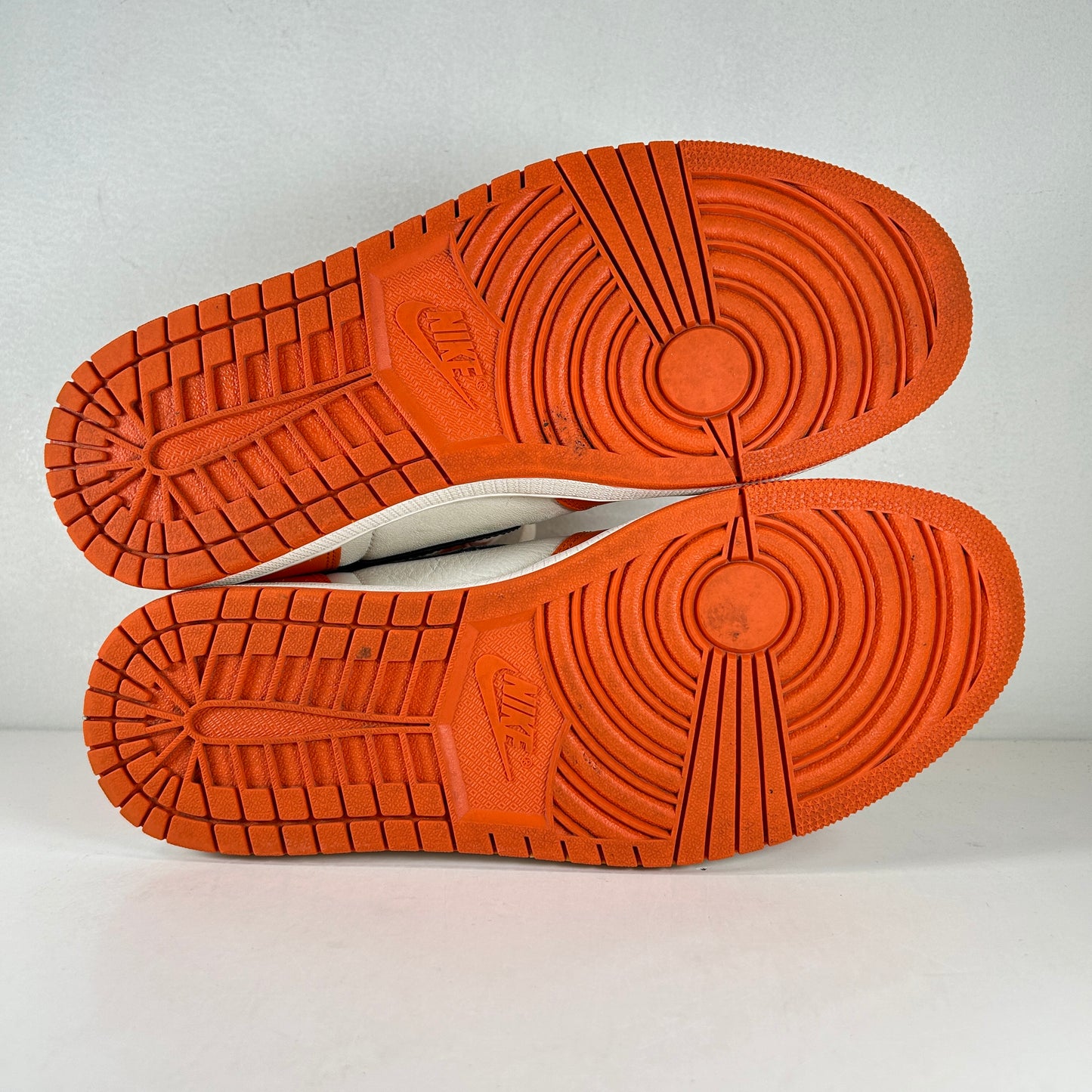 555088 113 Jordan 1 RSBB [USED] - 9.5 M (Used)
