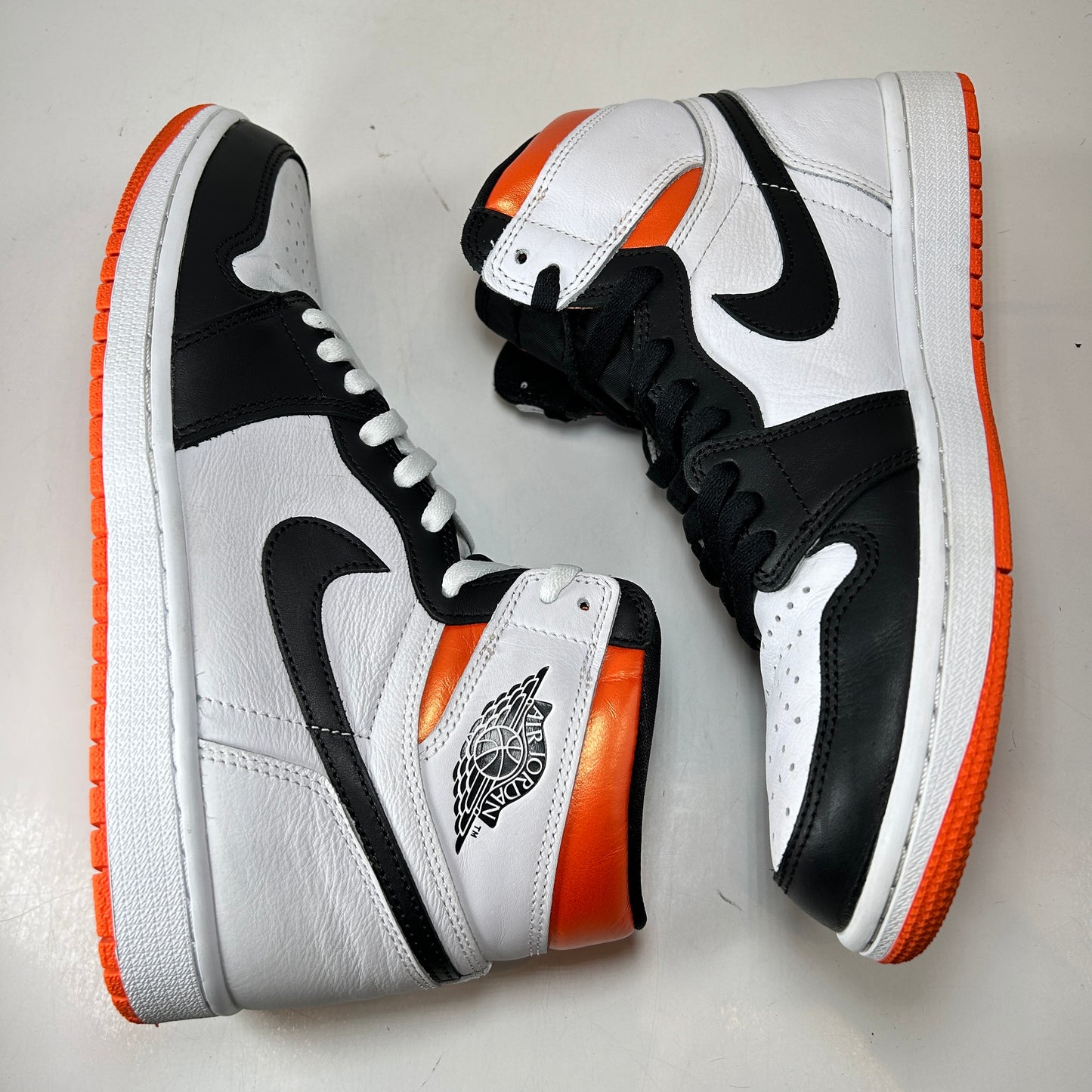 555088 180 Jordan 1 Retro High Electro Orange [USED] - 10 M (Used)