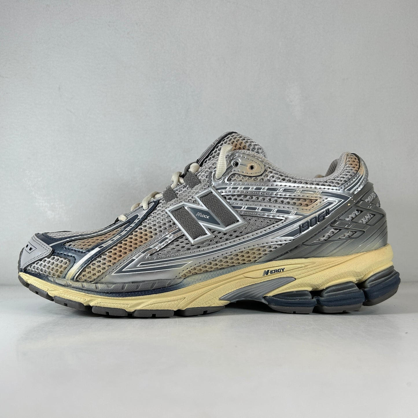 M1906RTI New Balance 1906R thisisneverthat 2022 Downtown Run [USED] - 9 M (Used)