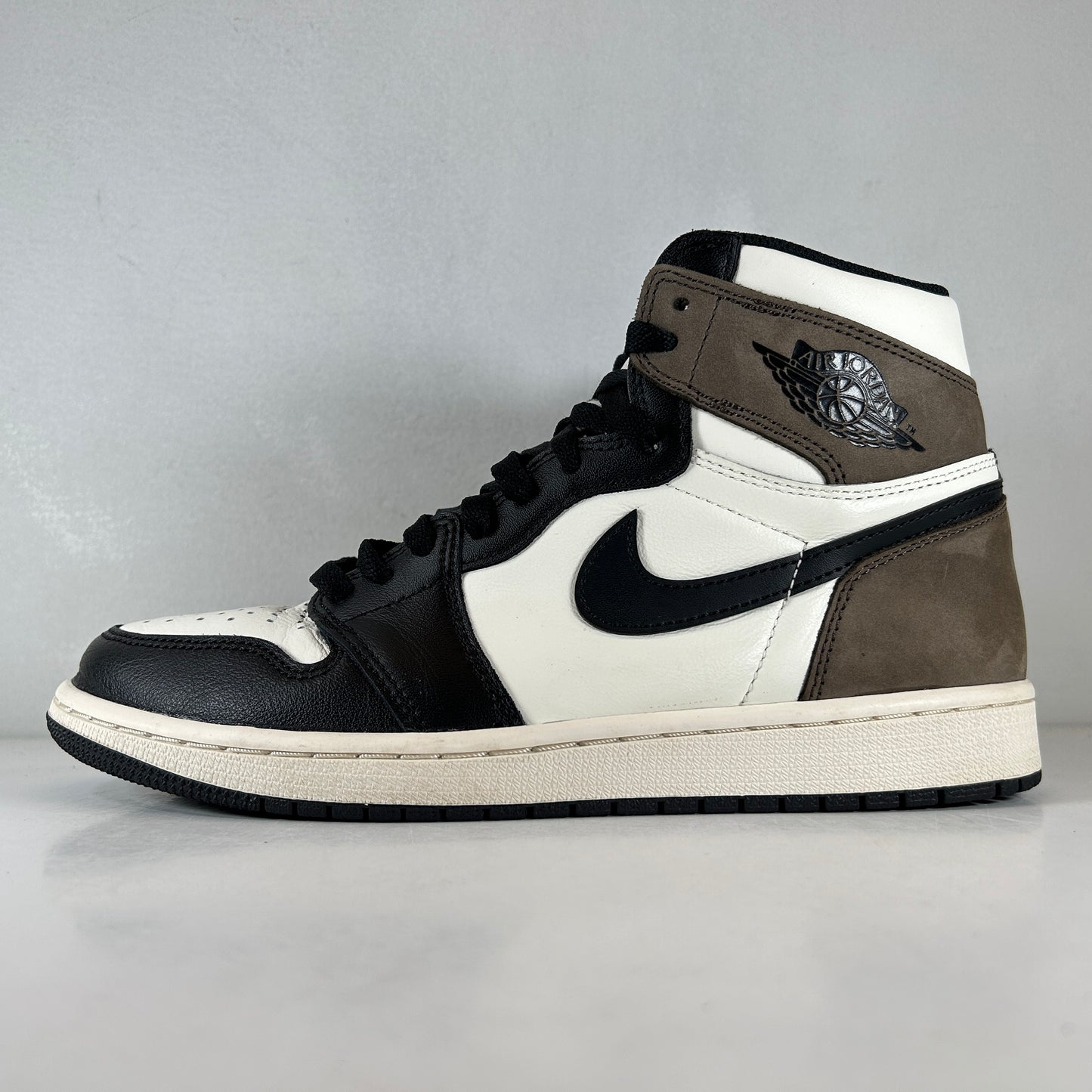 555088 105 Jordan 1 Mocha [USED] - 9 M (Used)