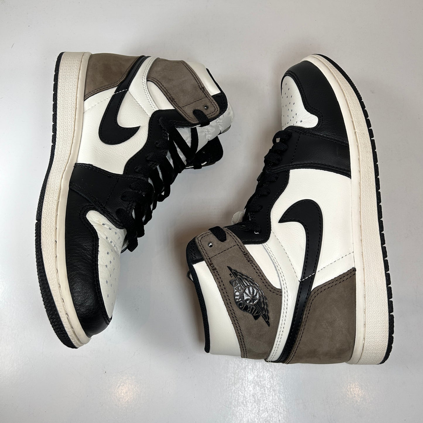 555088 105 Jordan 1 Mocha [USED] - 9 M (Used)