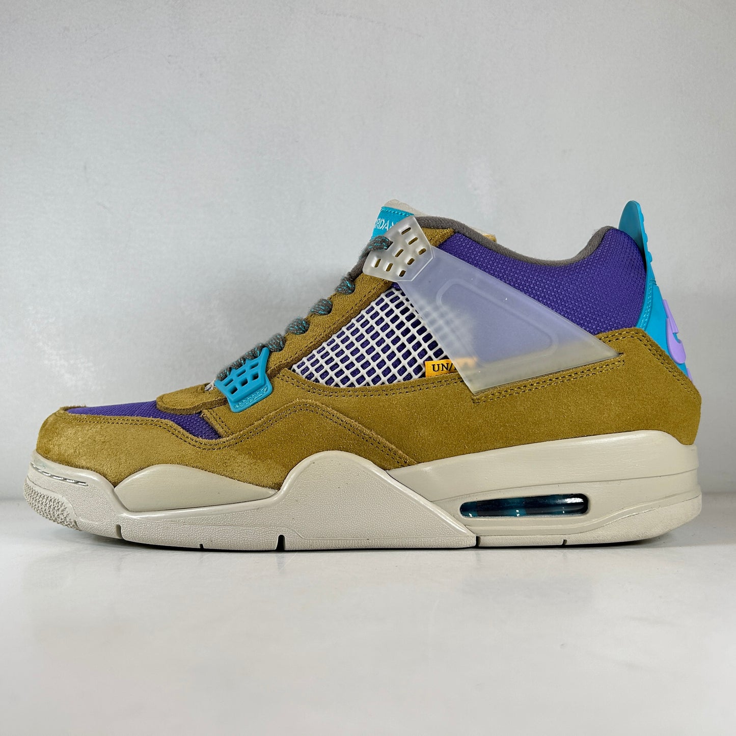 DJ5718 300 Jordan 4 Unión Desierto Moss