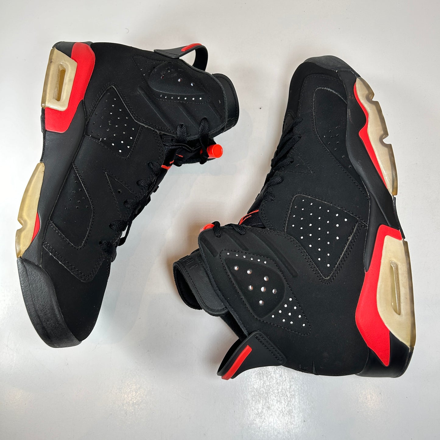 384664 060 Jordan 6 Retro Black Infrared (2019) [USED] - 10 M (Used)