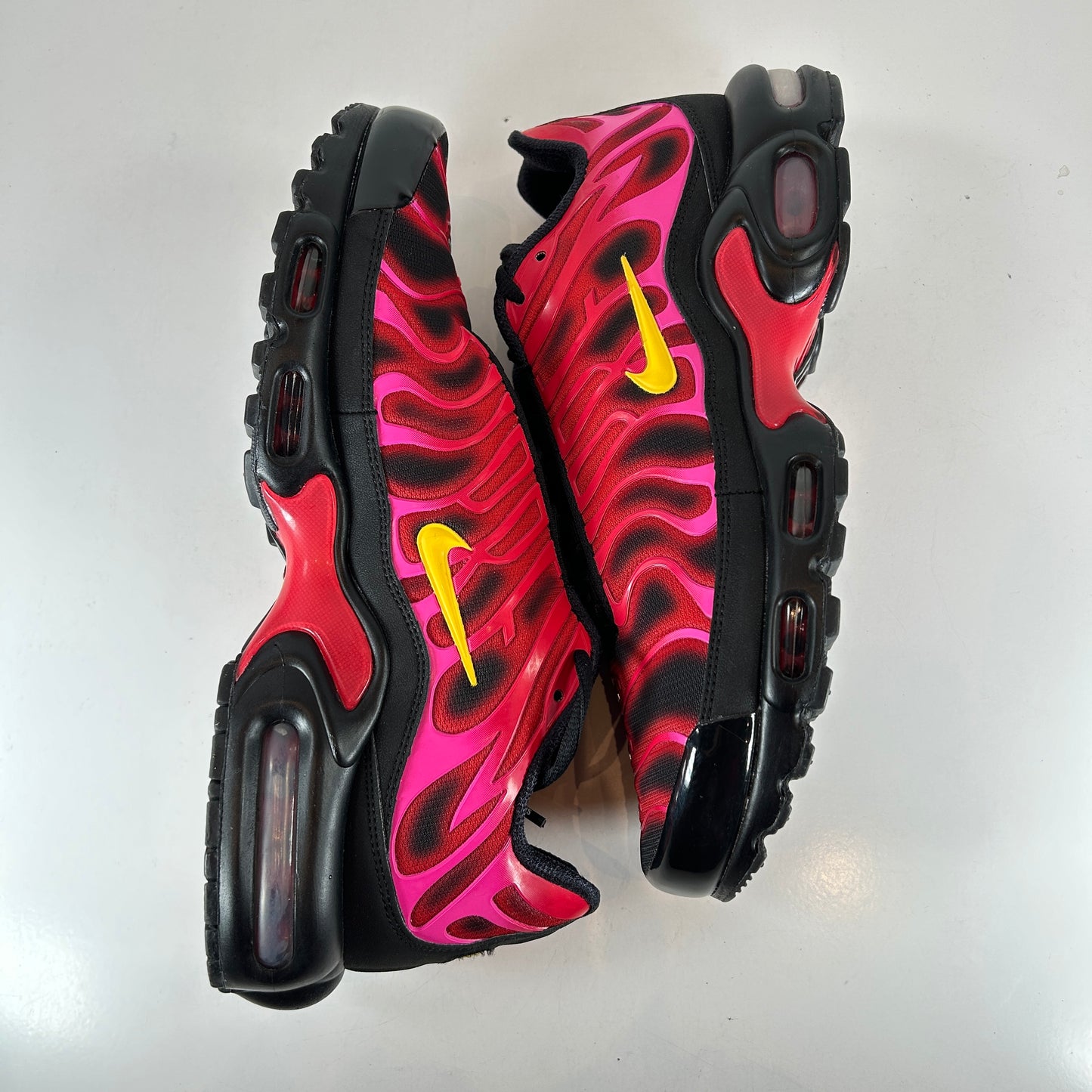 DA1472 600 Nike Air Max Plus Supreme Black [USED] - 10.5 M (VNDS)