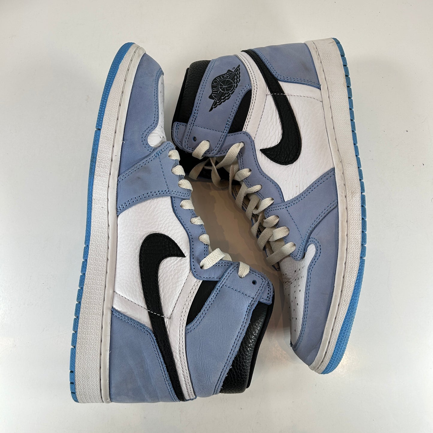 555088 134 Jordan 1 University Blue [USED] - 11 M (Used)