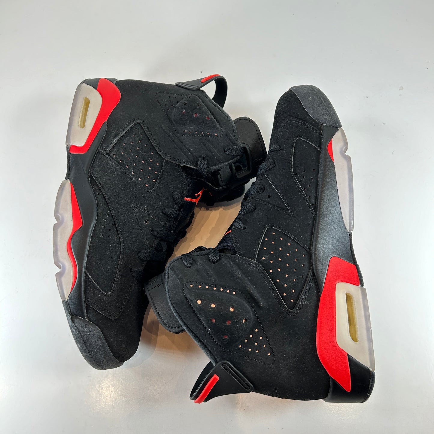 384664 060 Jordan 6 Infrared [USED] - 9 M (Used)