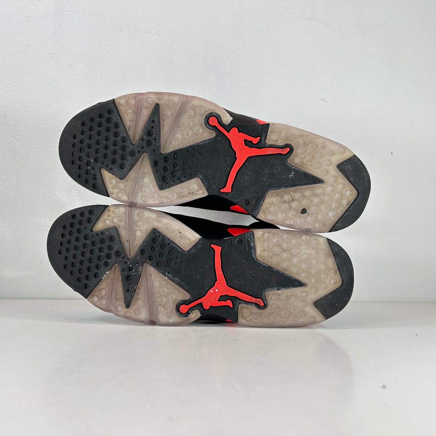 384664 060 Jordan 6 Infrared [USED] - 9 M (Used)
