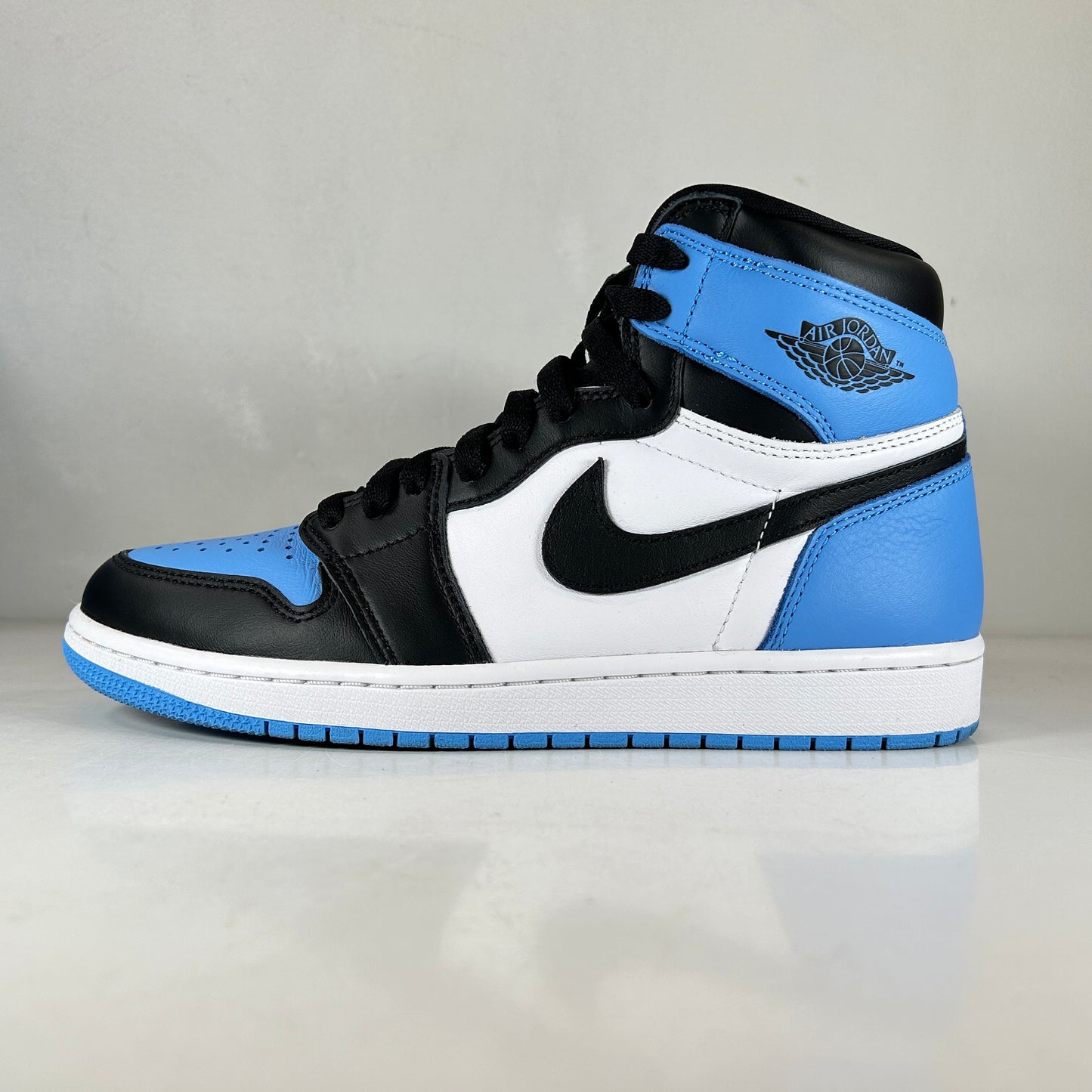 DZ5485 400 Jordan 1 Retro High OG UNC Toe [USED] - 8.5 M (Used)