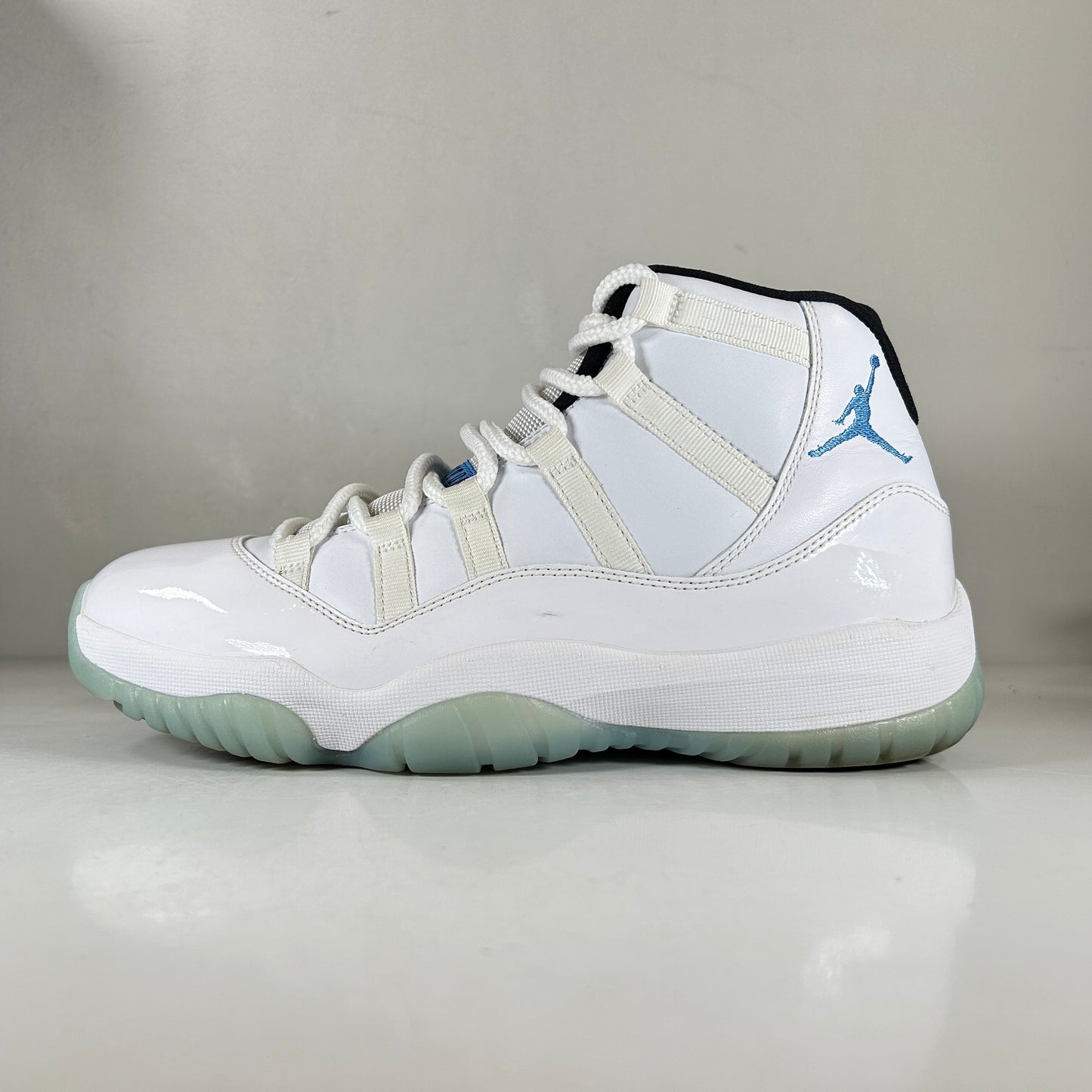 378037 117 Jordan 11 Retro Legend Blue (2014) [USED] - 9 M (Used)