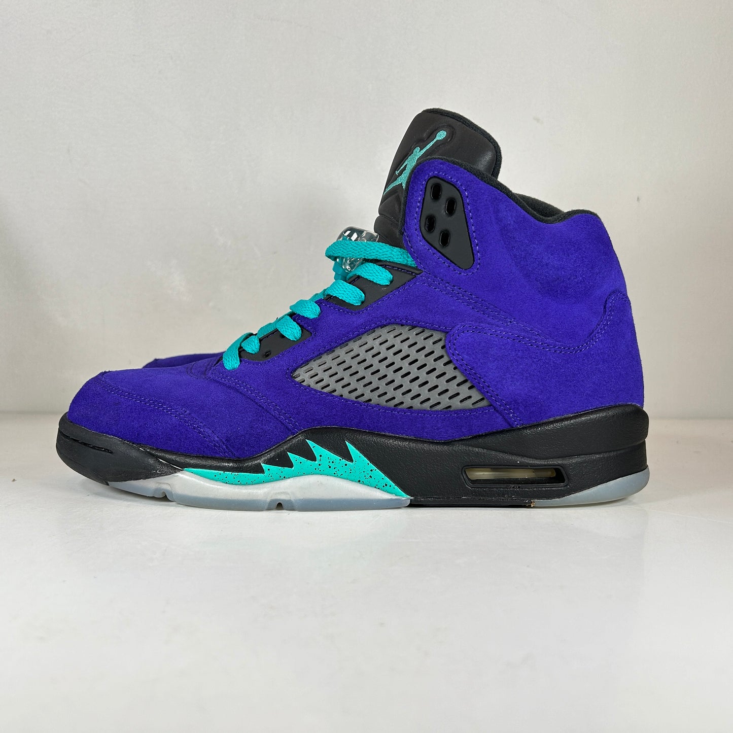 136027 500 Jordan 5 Retro Uva alternativa
