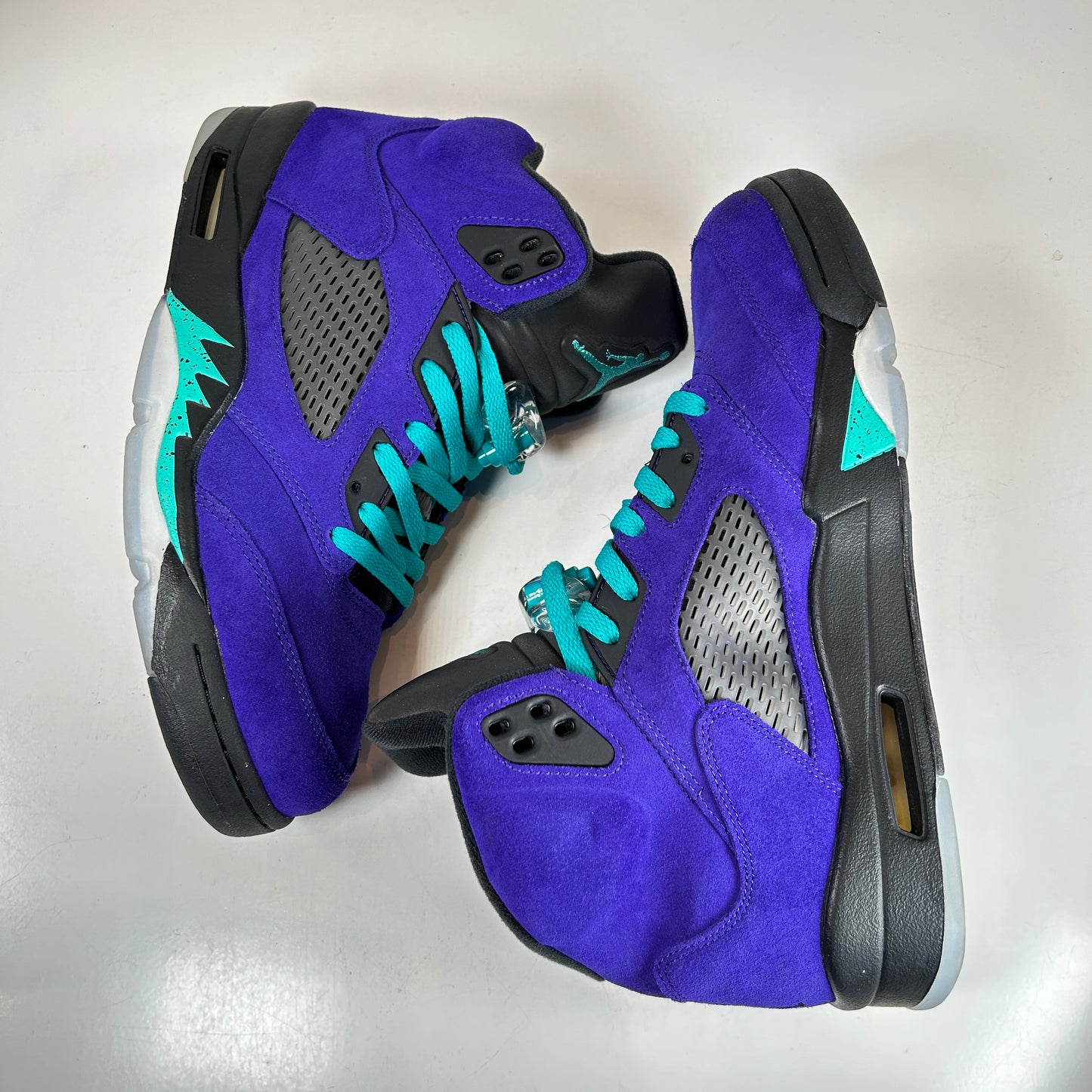 136027 500 Jordan 5 Retro Uva alternativa