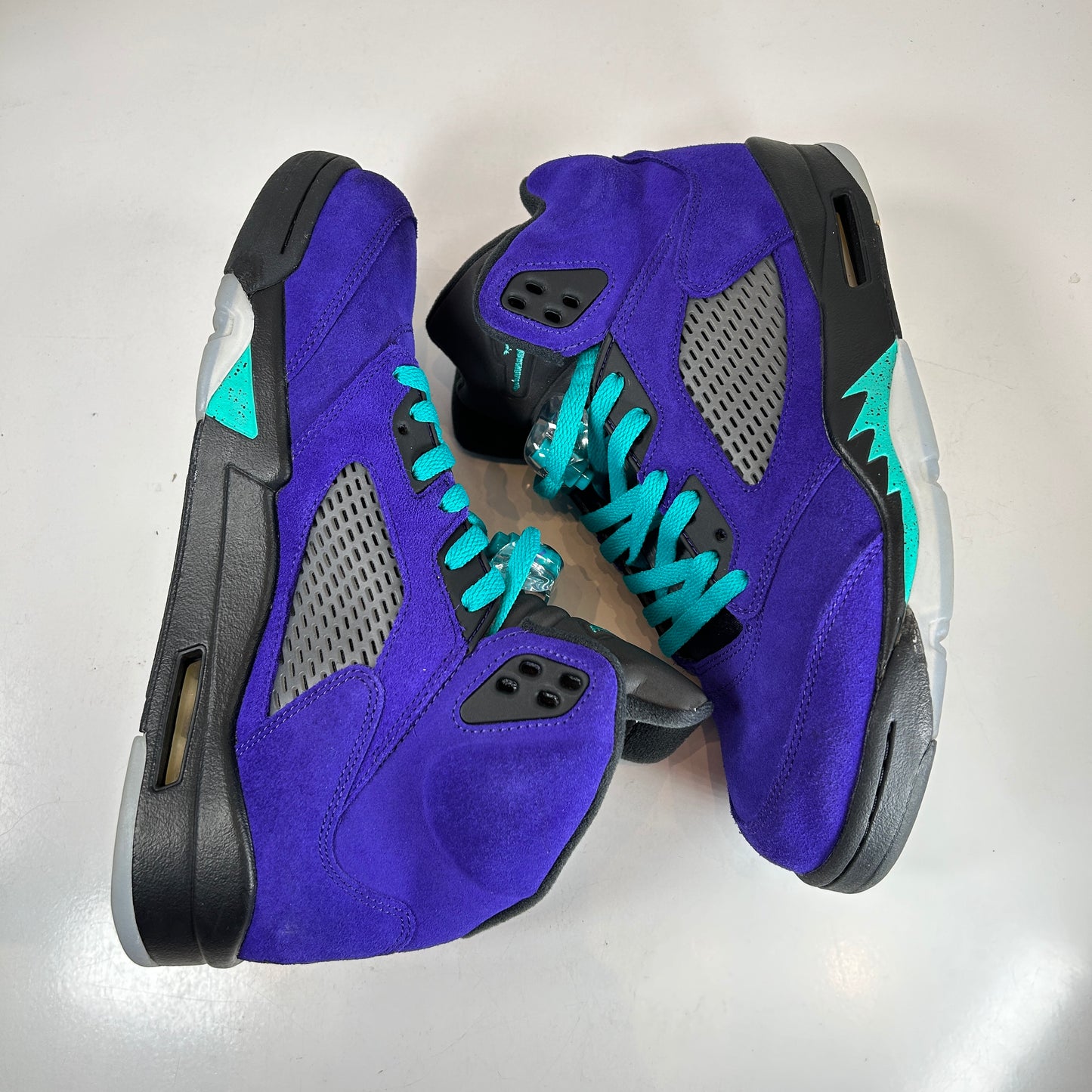 136027 500 Jordan 5 Retro Uva alternativa