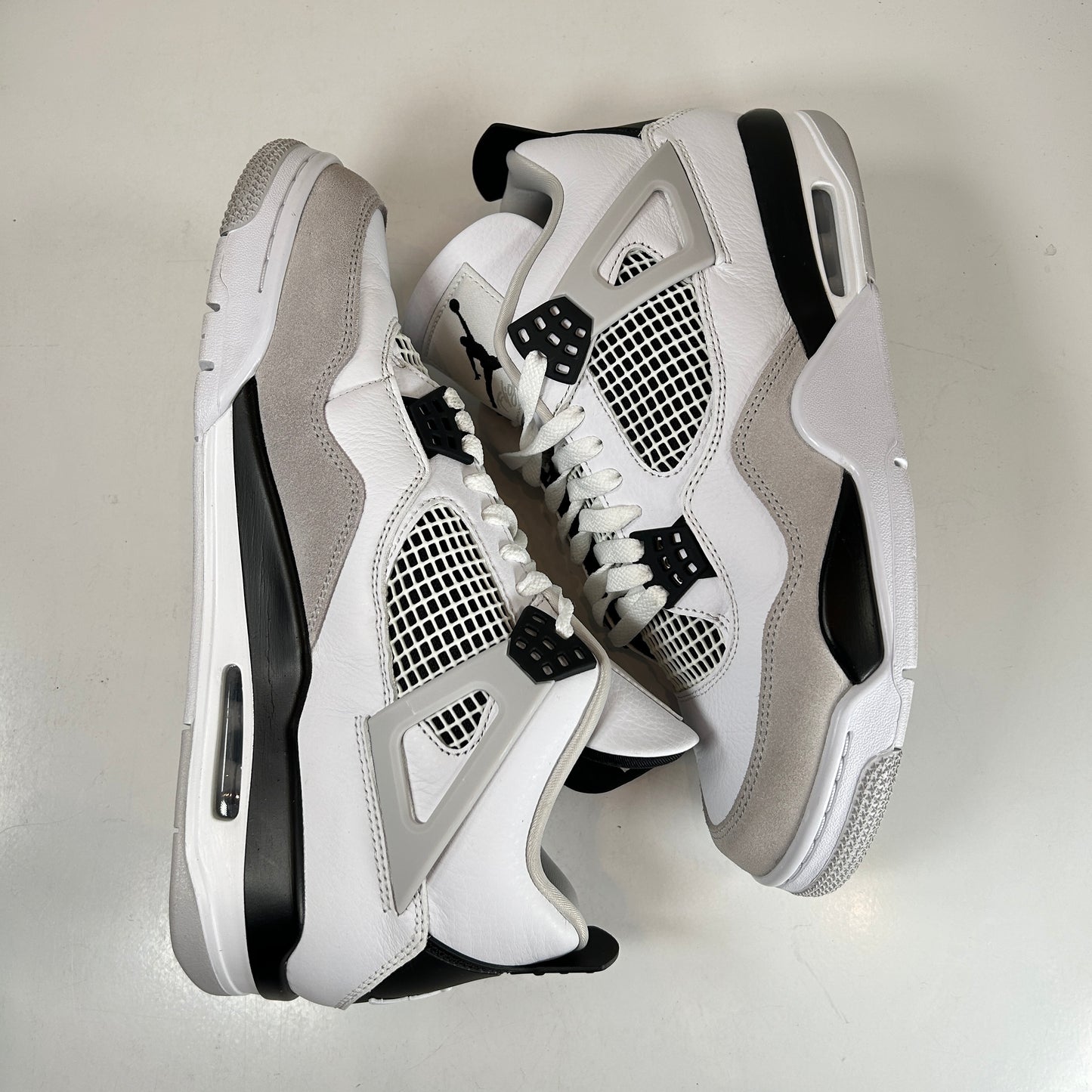 DH6927 111 Jordan 4 Retro Militar Negro