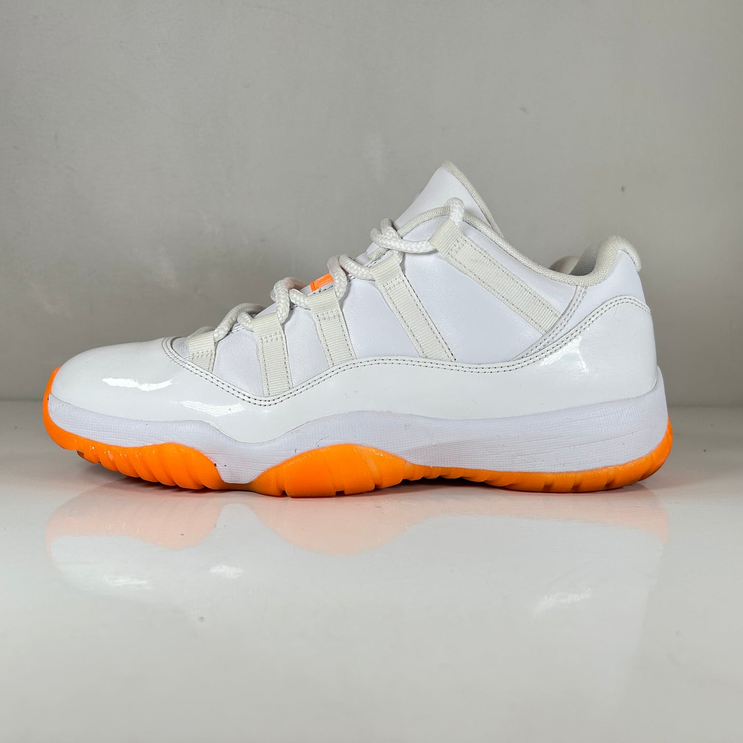 AH7860 139 Jordan 11 Retro Low Citrus (2021) (Women's) [USED] - 10.5 W (Used)