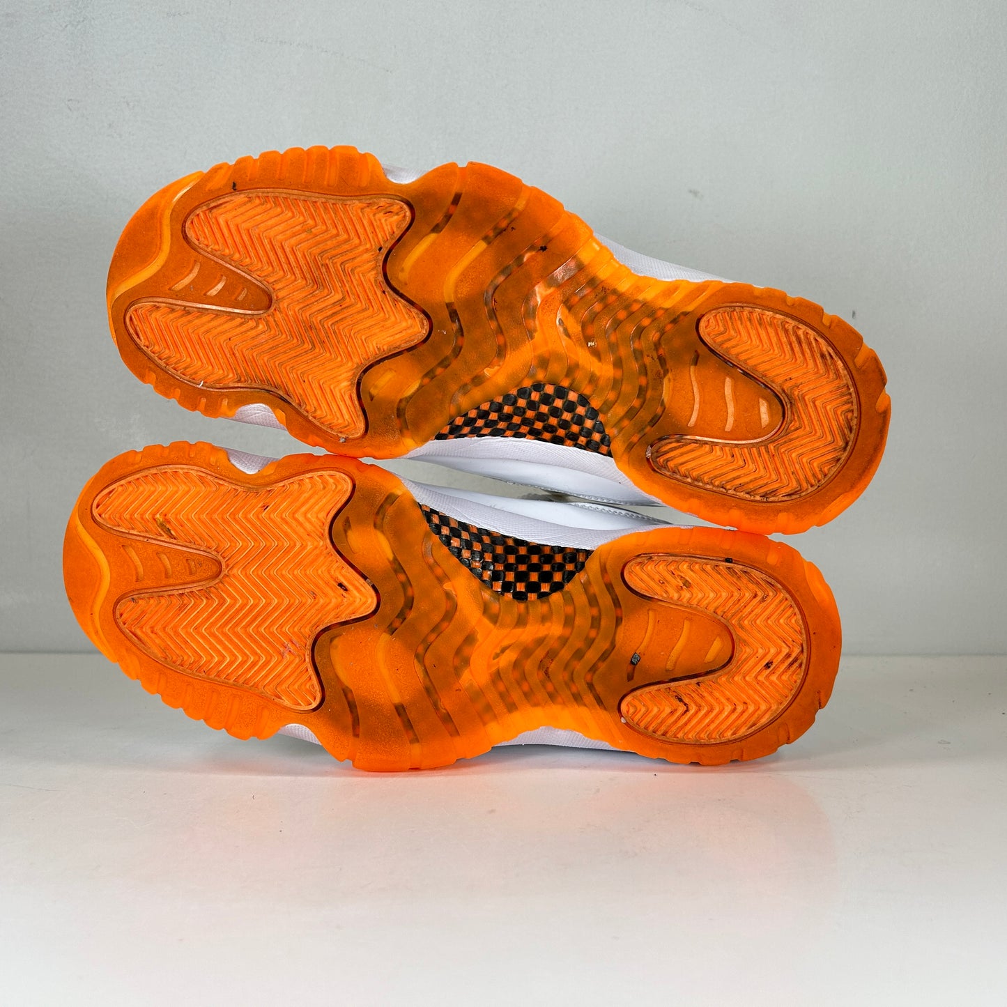 AH7860 139 Jordan 11 Retro Low Citrus (2021) (Women's) [USED] - 10.5 W (Used)