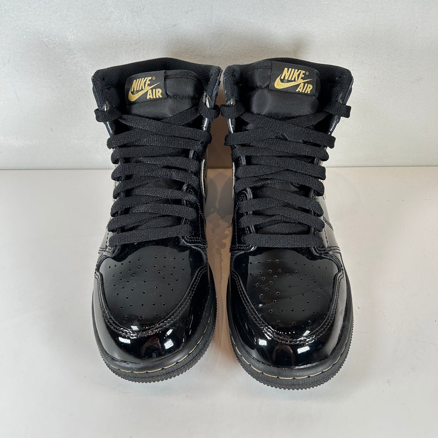 575441 032 Jordan 1 Black Metallic Gold 2020 [USED] - 5.5 Y (Used)