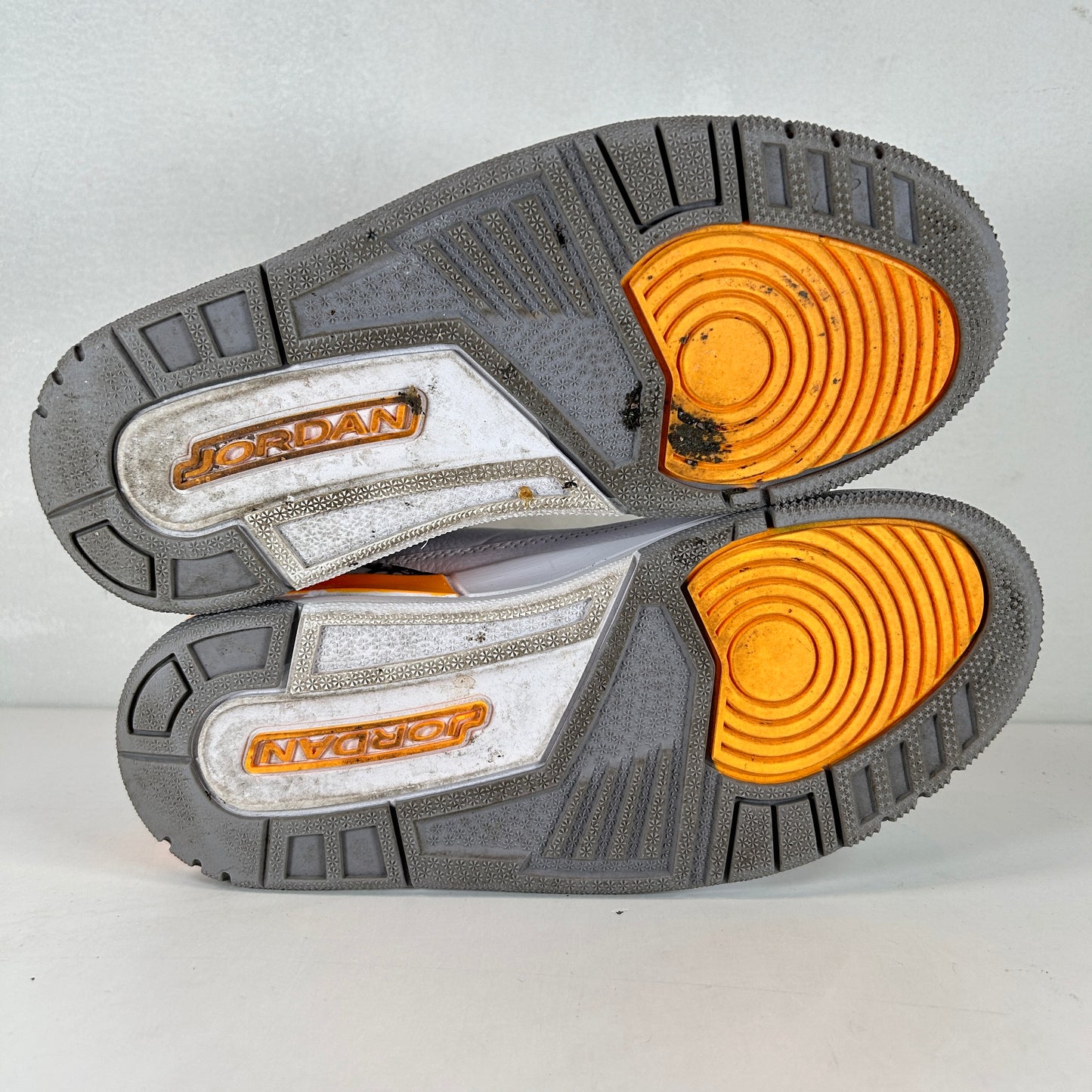 CK9246 108 Jordan 3 Retro Laser Orange (Women's) [USED] - 5.5 W (Used)
