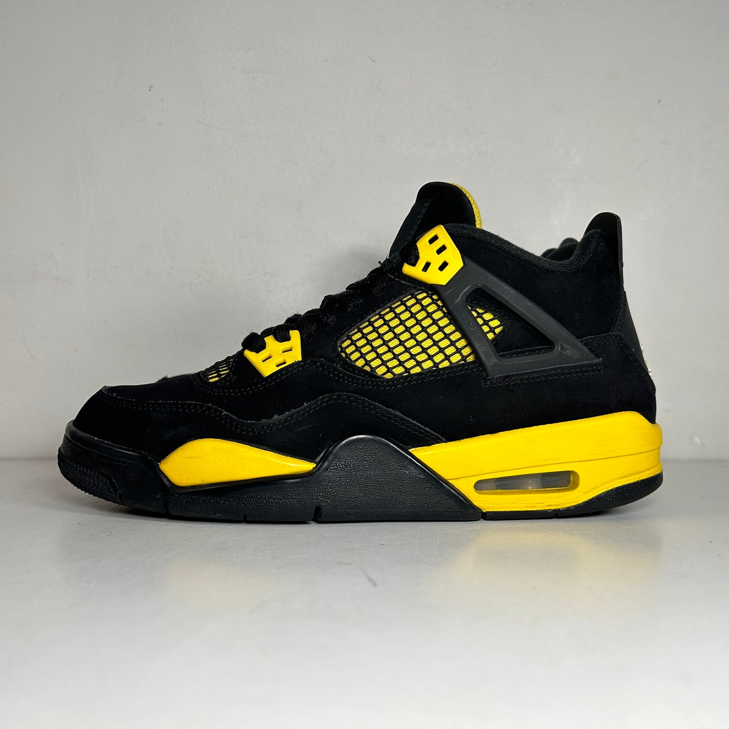 408452 017 Jordan 4 Retro Thunder (2023) (GS) - 7 Y (Used) (No Box)