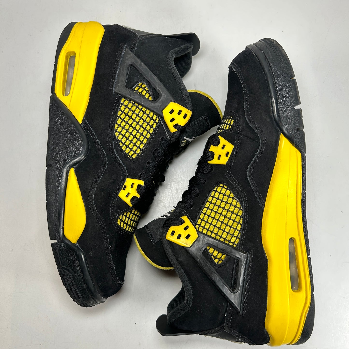 408452 017 Jordan 4 Retro Thunder (2023) (GS) - 7 Y (Used) (No Box)