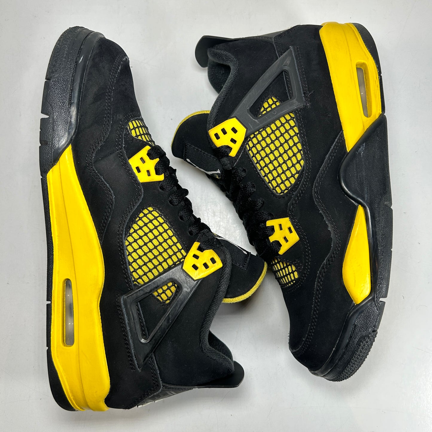 408452 017 Jordan 4 Retro Thunder (2023) (GS) - 7 Y (Used) (No Box)