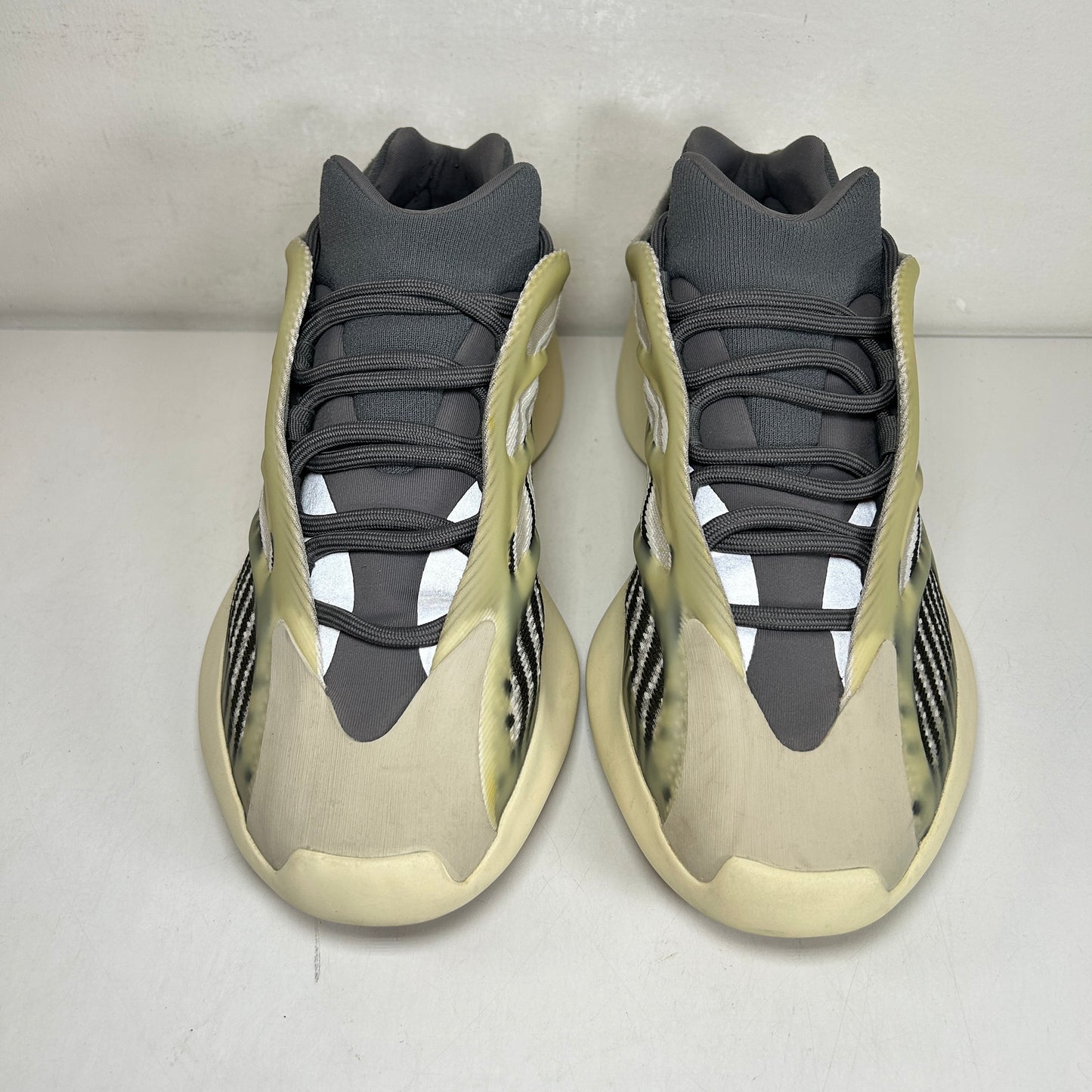 ID1674 adidas Yeezy 700 V3 Fade Salt [USED] - 9 M (Used) (Replace Box)