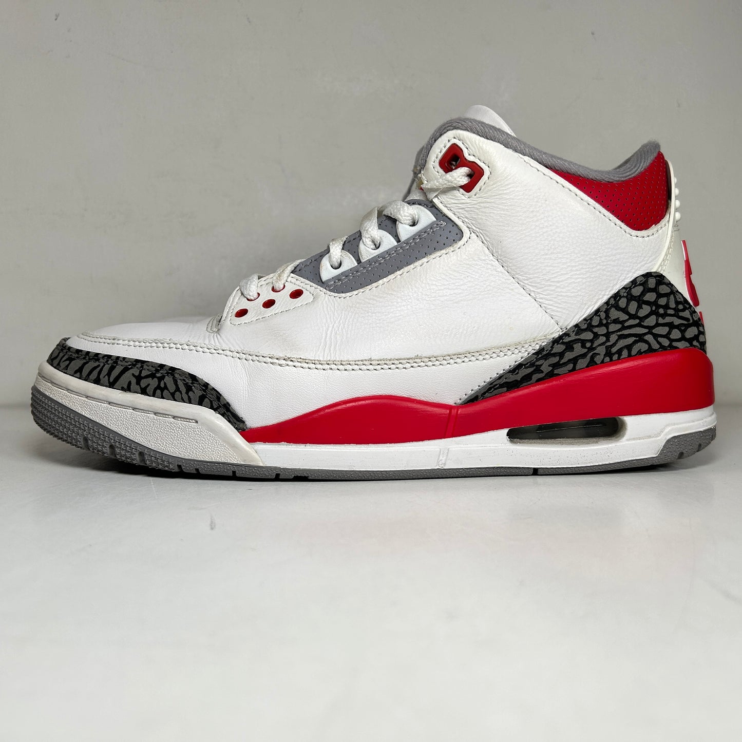 DN3707 160 Jordan 3 Retro Fire Red (2022) [USED] - 9 M (Used2)