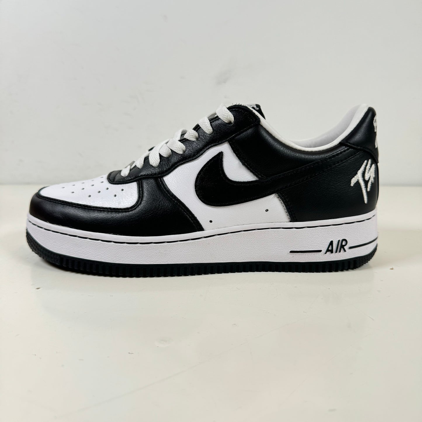 FJ5756 100 Nike Air Force 1 Low QS Terror Squad Blackout [USED] - 9 M (Used)