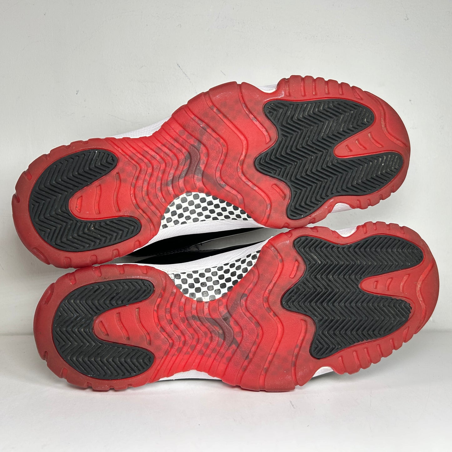 378037 061 Jordan 11 Retro Playoffs Bred (2019) [USED] - 11 M (Used2) (No Box)
