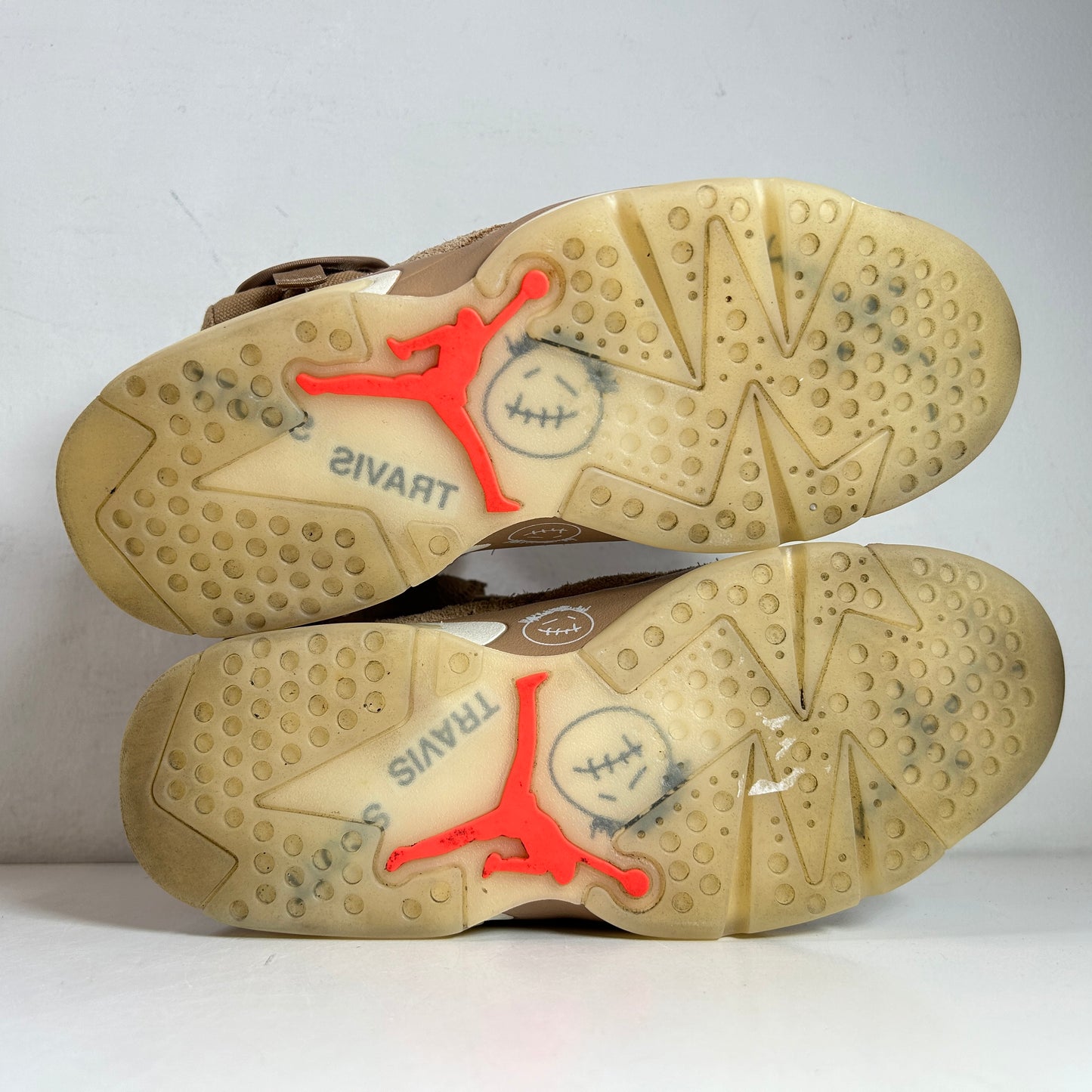 DH0690 200 Jordan 6 Retro Travis Scott British Khaki [USED] - 5 M (Used)