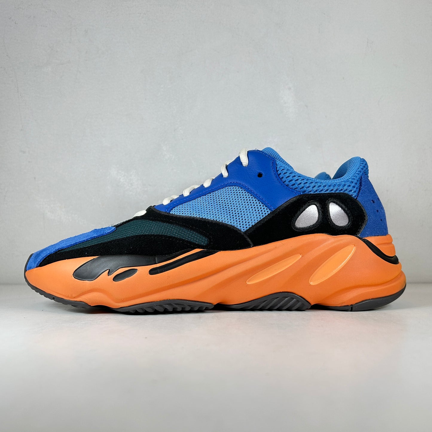 GZ0541 Adidas Yeezy Boost 700 Azul brillante
