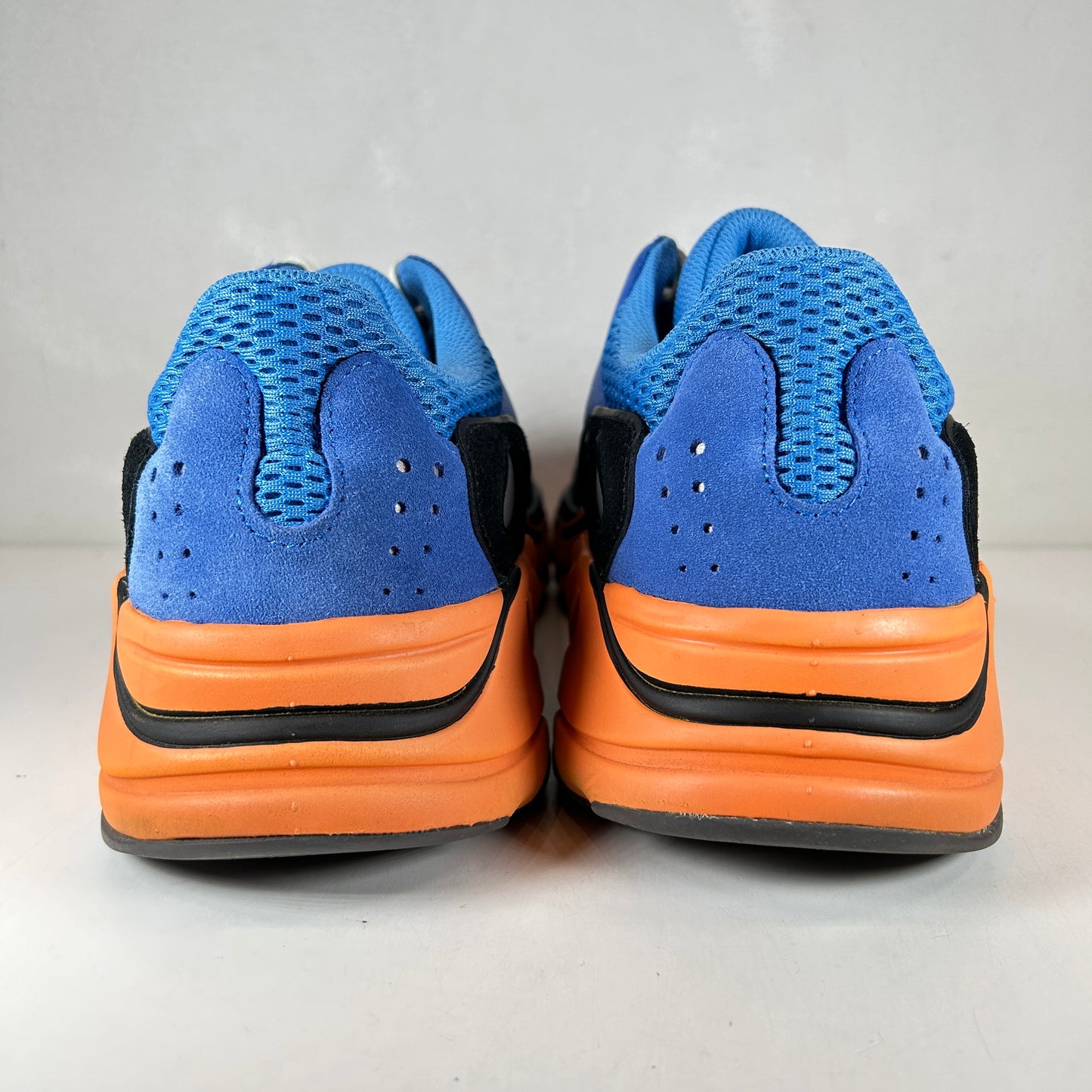 GZ0541 Adidas Yeezy Boost 700 Azul brillante