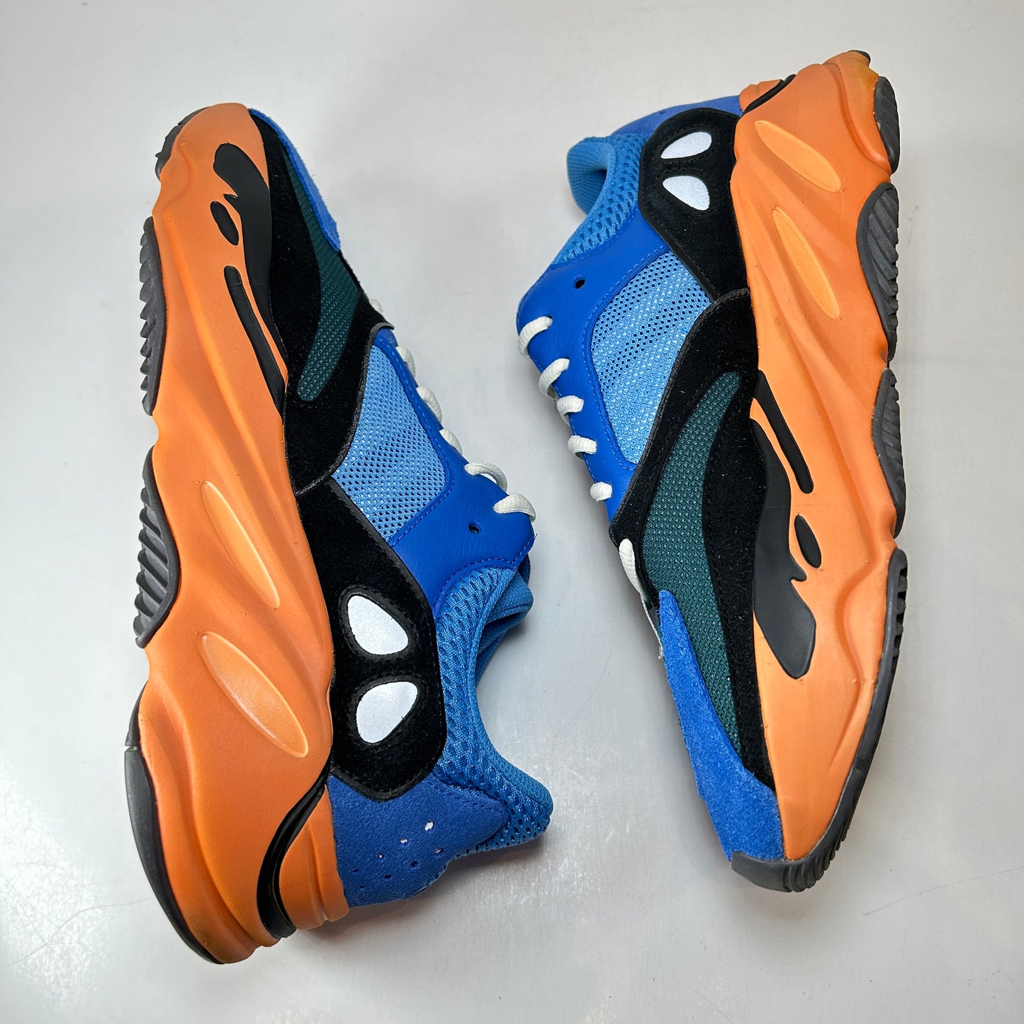 GZ0541 Adidas Yeezy Boost 700 Azul brillante