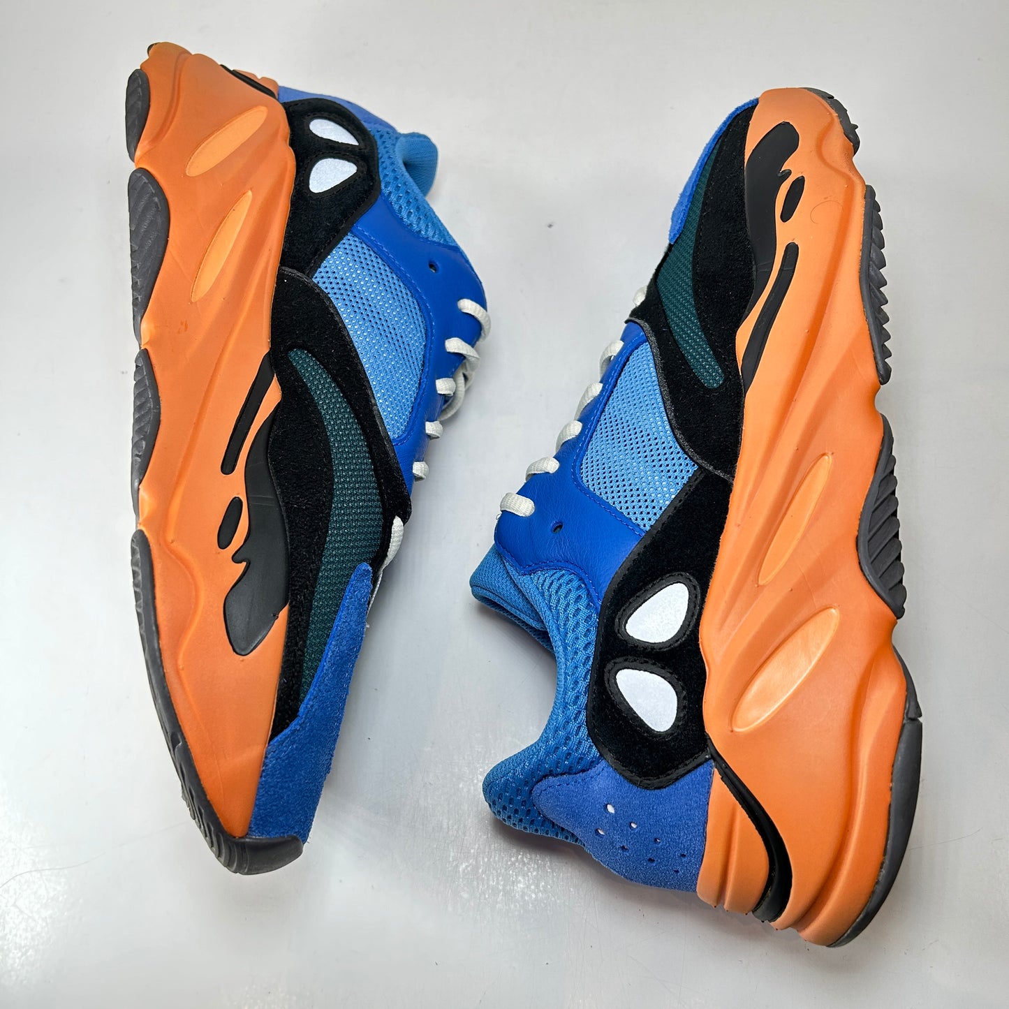 GZ0541 Adidas Yeezy Boost 700 Azul brillante