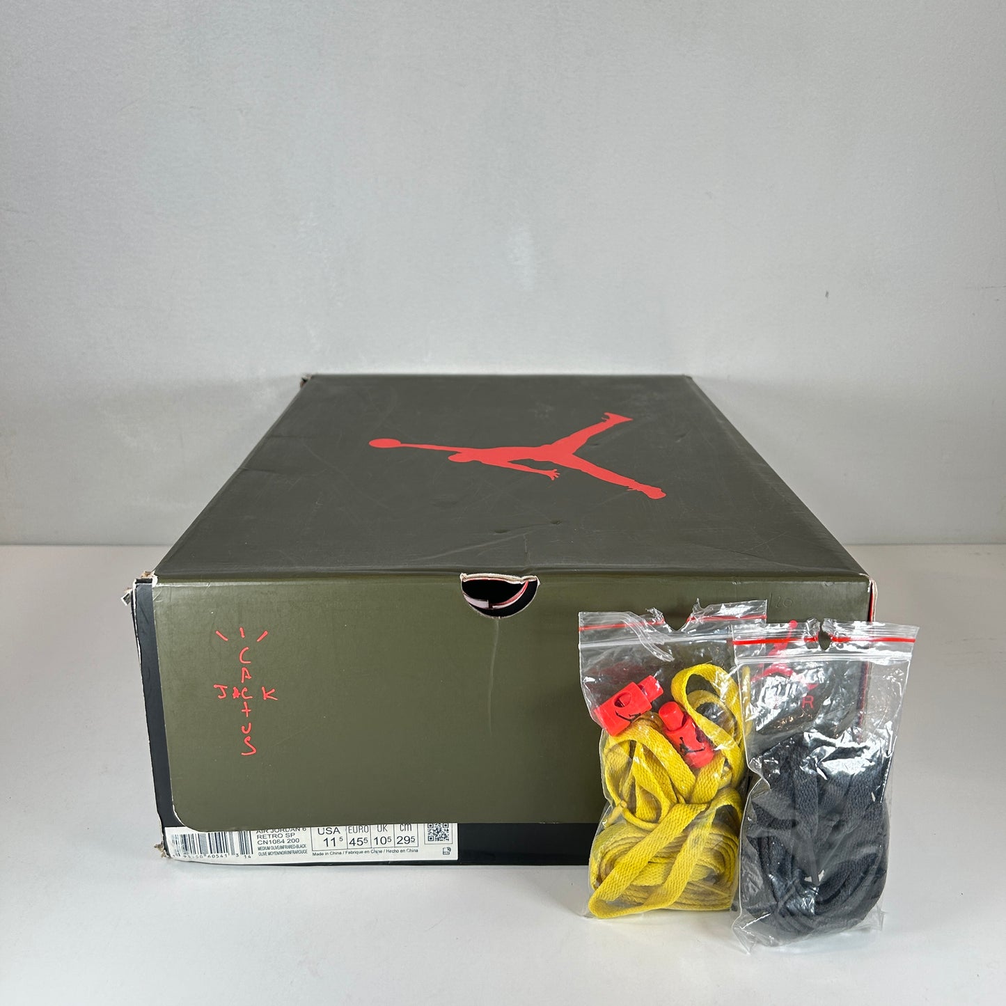 CN1084 200 Jordan 6 Retro Travis Scott [USED] - 11.5 M (Used)