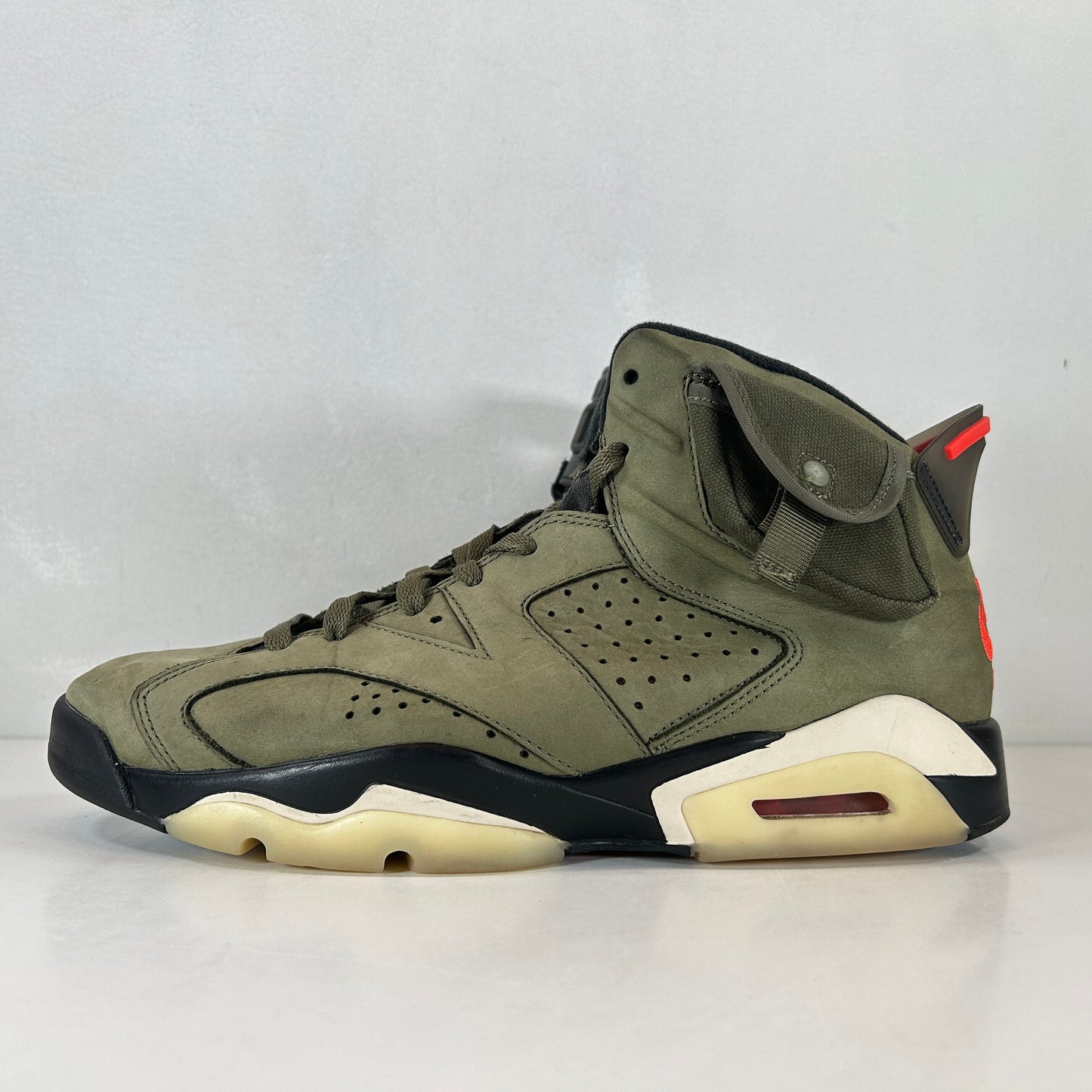 CN1084 200 Jordan 6 Retro Travis Scott [USED] - 11.5 M (Used)