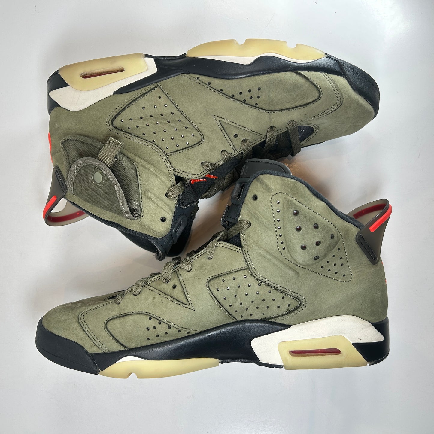 CN1084 200 Jordan 6 Retro Travis Scott [USED] - 11.5 M (Used)