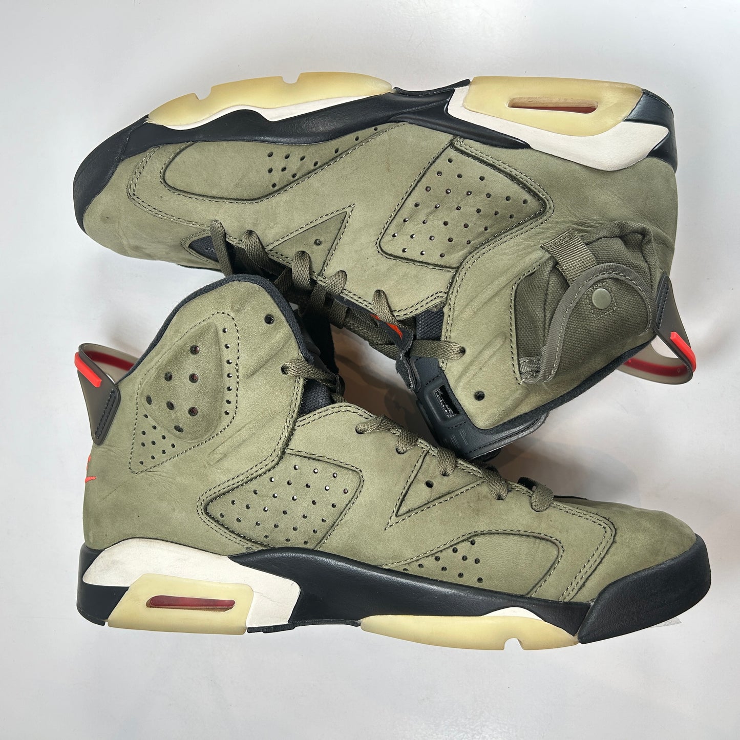 CN1084 200 Jordan 6 Retro Travis Scott [USED] - 11.5 M (Used)