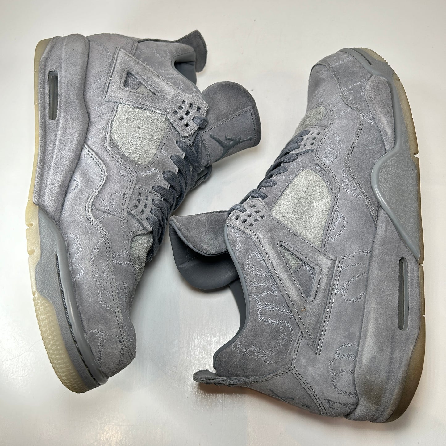 930155 003 Jordan 4 Kaws Gris