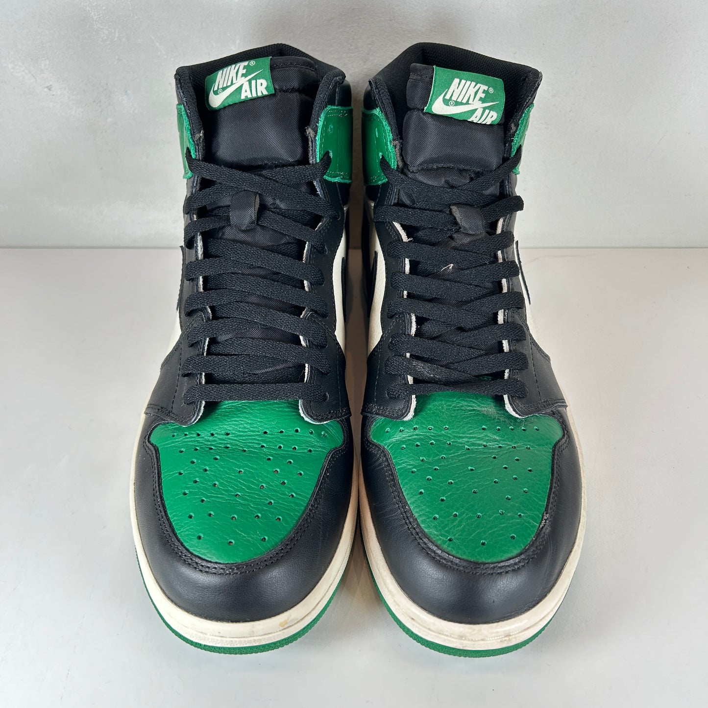 555088 302 Jordan 1 Retro High Pine Green [USED] - 14 M (Used)