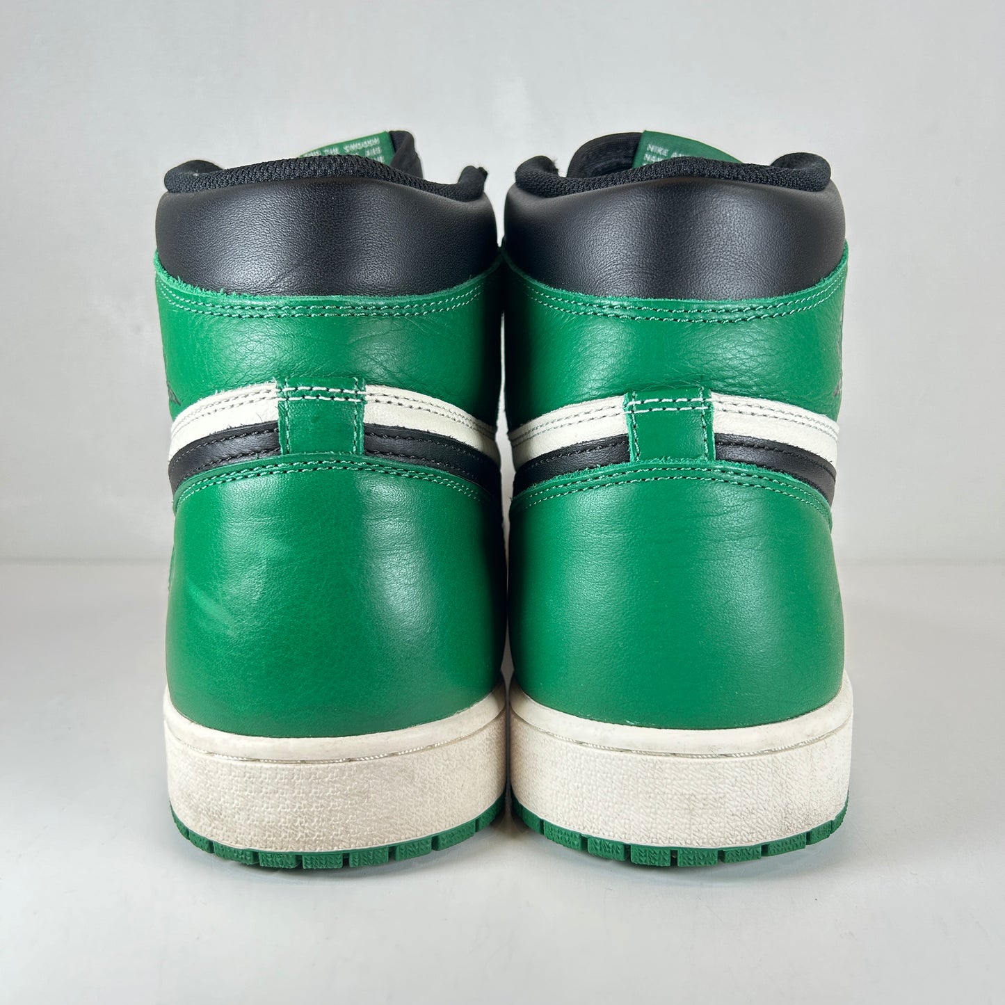 555088 302 Jordan 1 Retro High Pine Green [USED] - 14 M (Used)