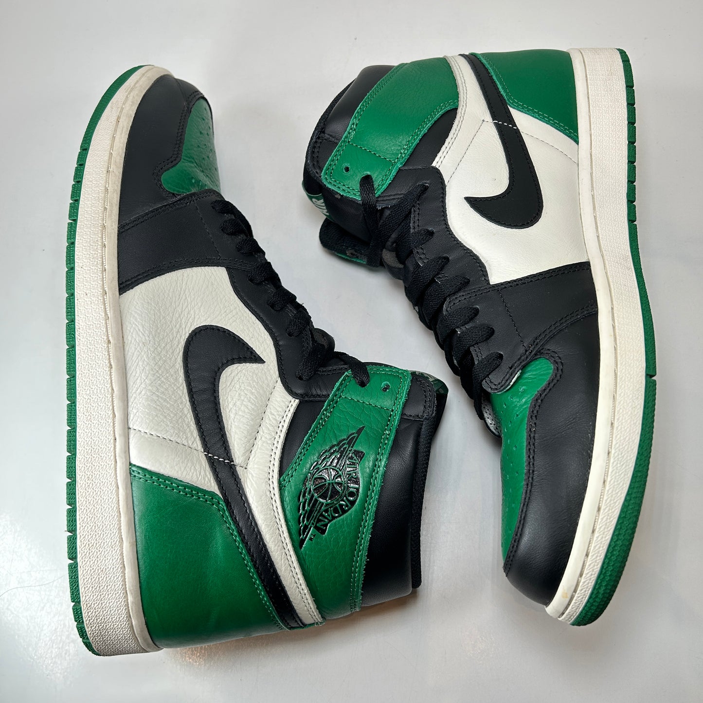 555088 302 Jordan 1 Retro High Pine Green [USED] - 14 M (Used)