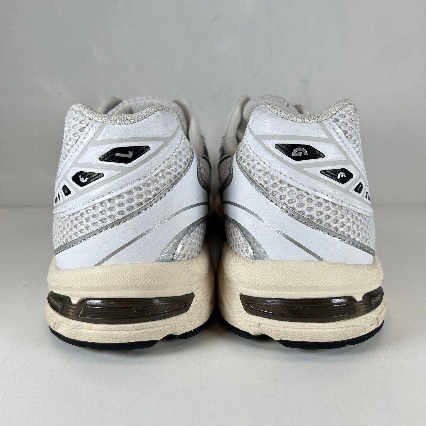 1201A256 118 ASICS Gel-1130 White Cloud Grey [USED] - 10.5 M (Used)