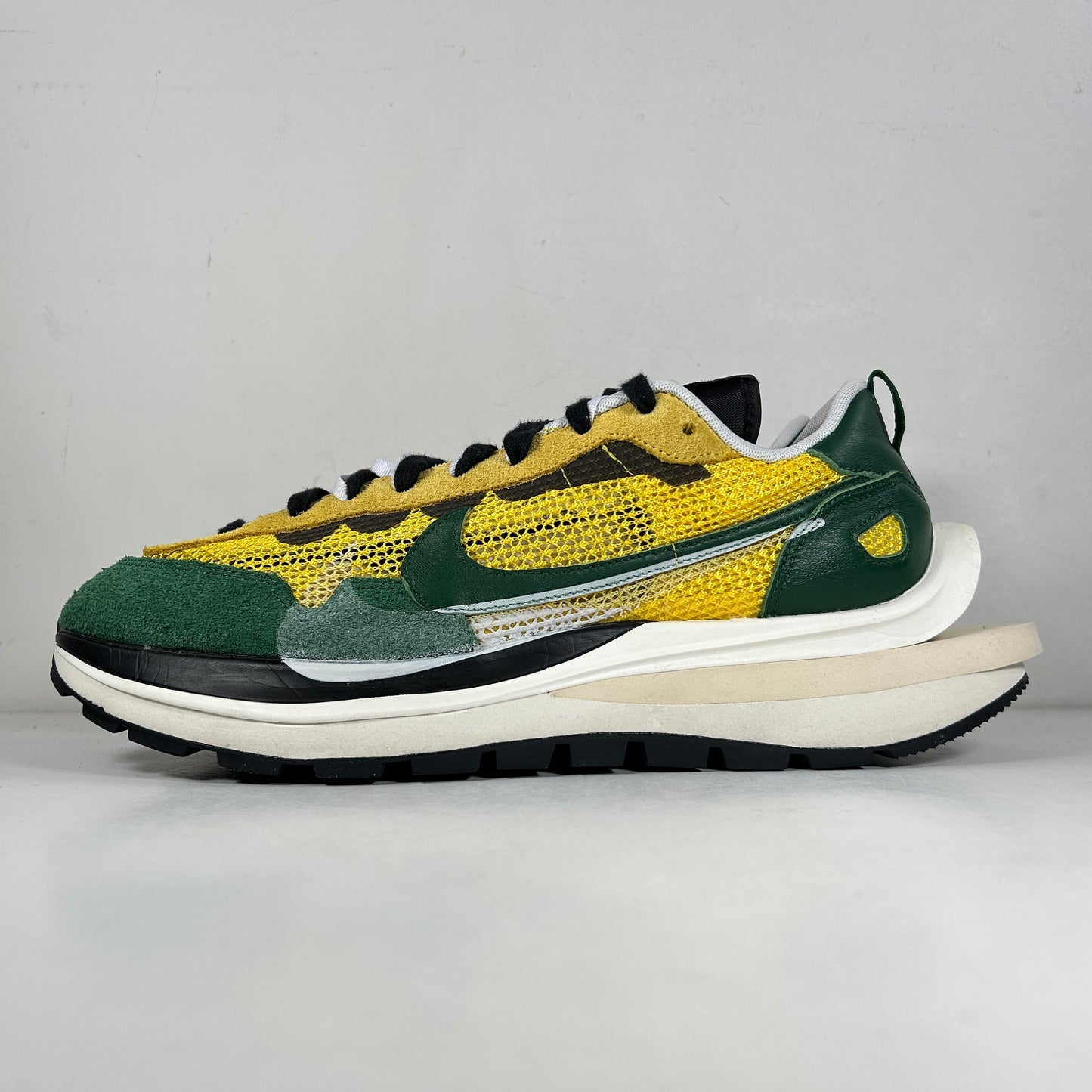 CV1363 700 Nike Vaporwaffle sacai Tour Yellow Stadium Green [USED] - 13 M (Used)