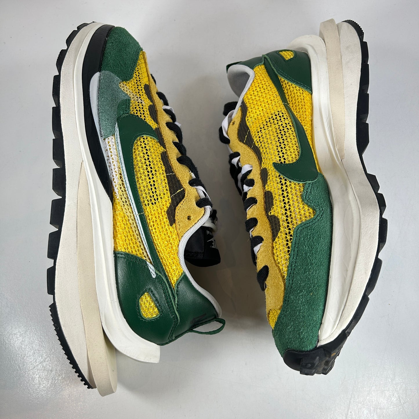 CV1363 700 Nike Vaporwaffle sacai Tour Yellow Stadium Green [USED] - 13 M (Used)