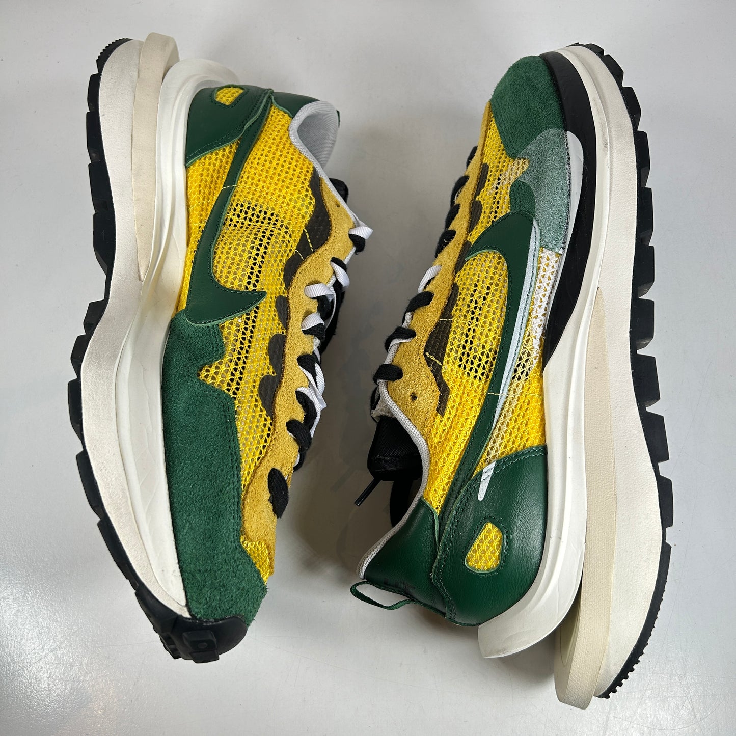 CV1363 700 Nike Vaporwaffle sacai Tour Yellow Stadium Green [USED] - 13 M (Used)