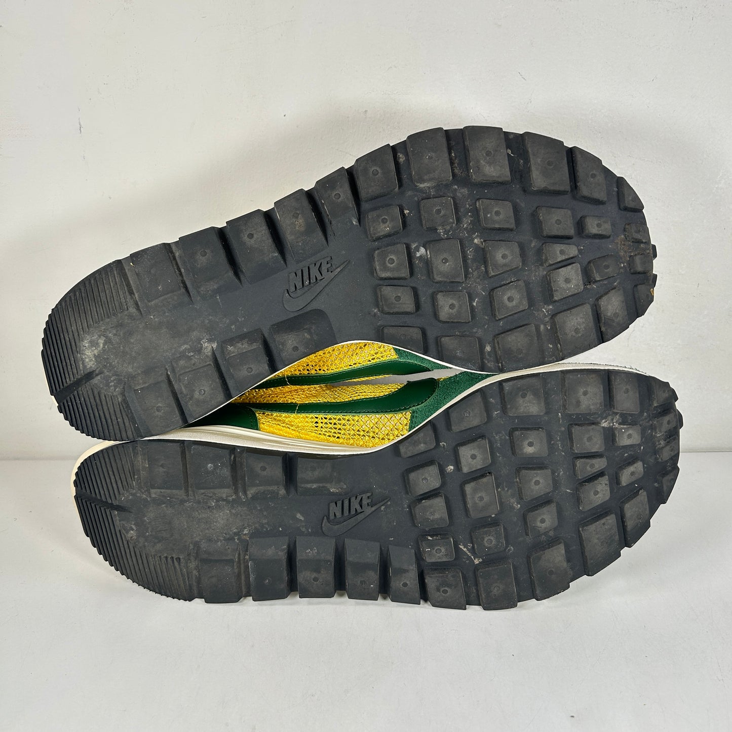 CV1363 700 Nike Vaporwaffle sacai Tour Yellow Stadium Green [USED] - 13 M (Used)