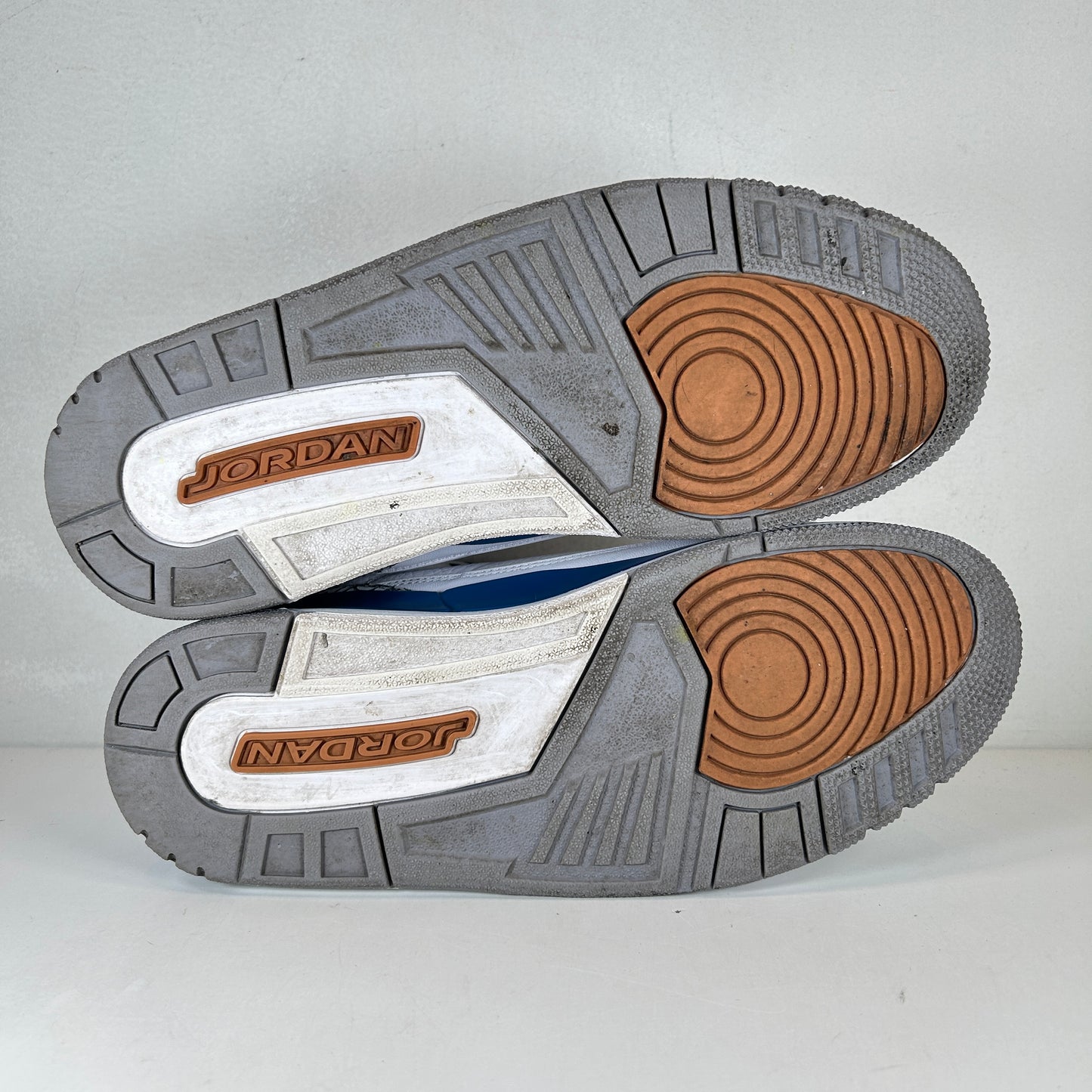 CT8532 148 Jordan 3 Retro Wizards [USED] - 11 M (Used2)
