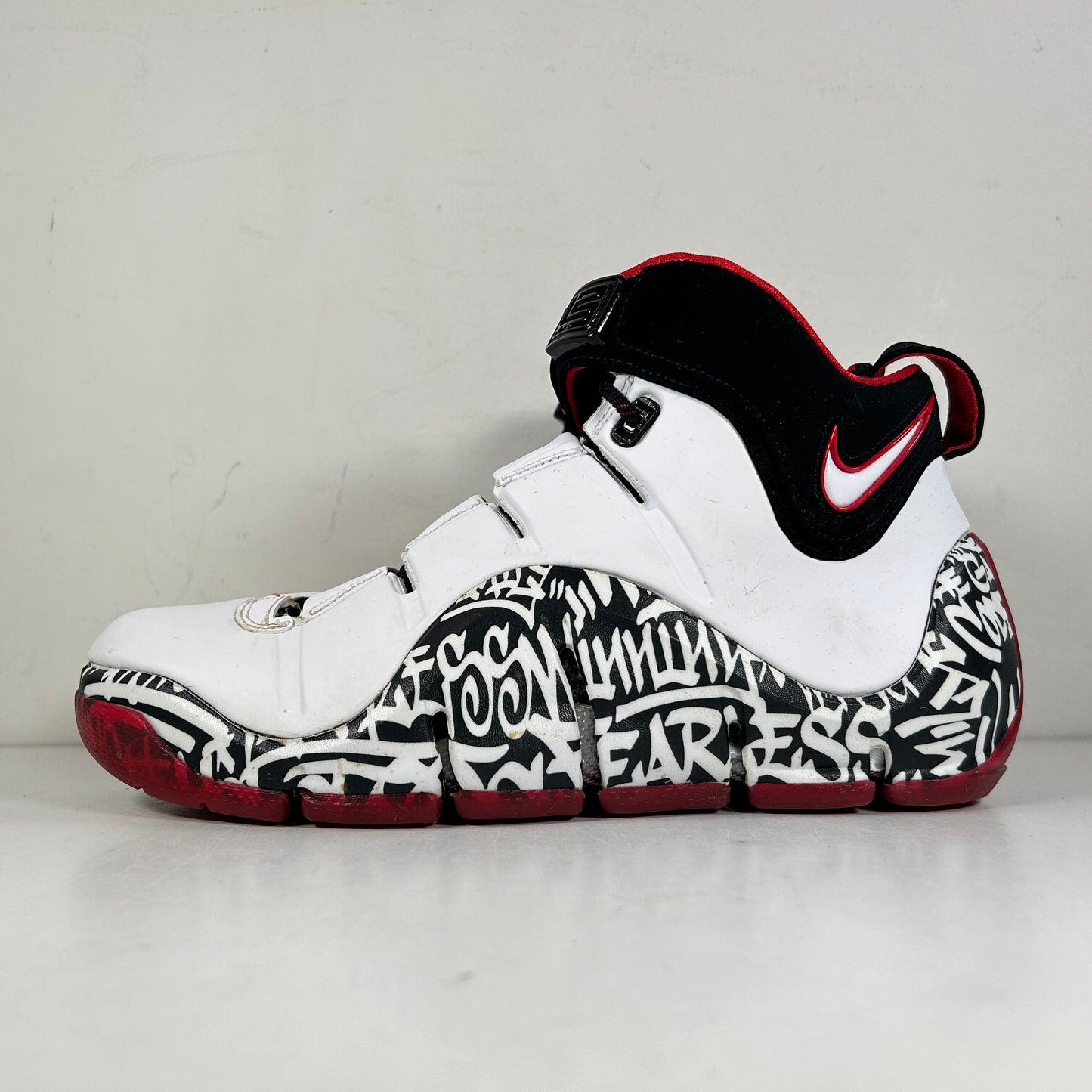 DJ4888 100 Nike Zoom LeBron 4 Graffiti (2023) [USED] - 7.5 M (Used)