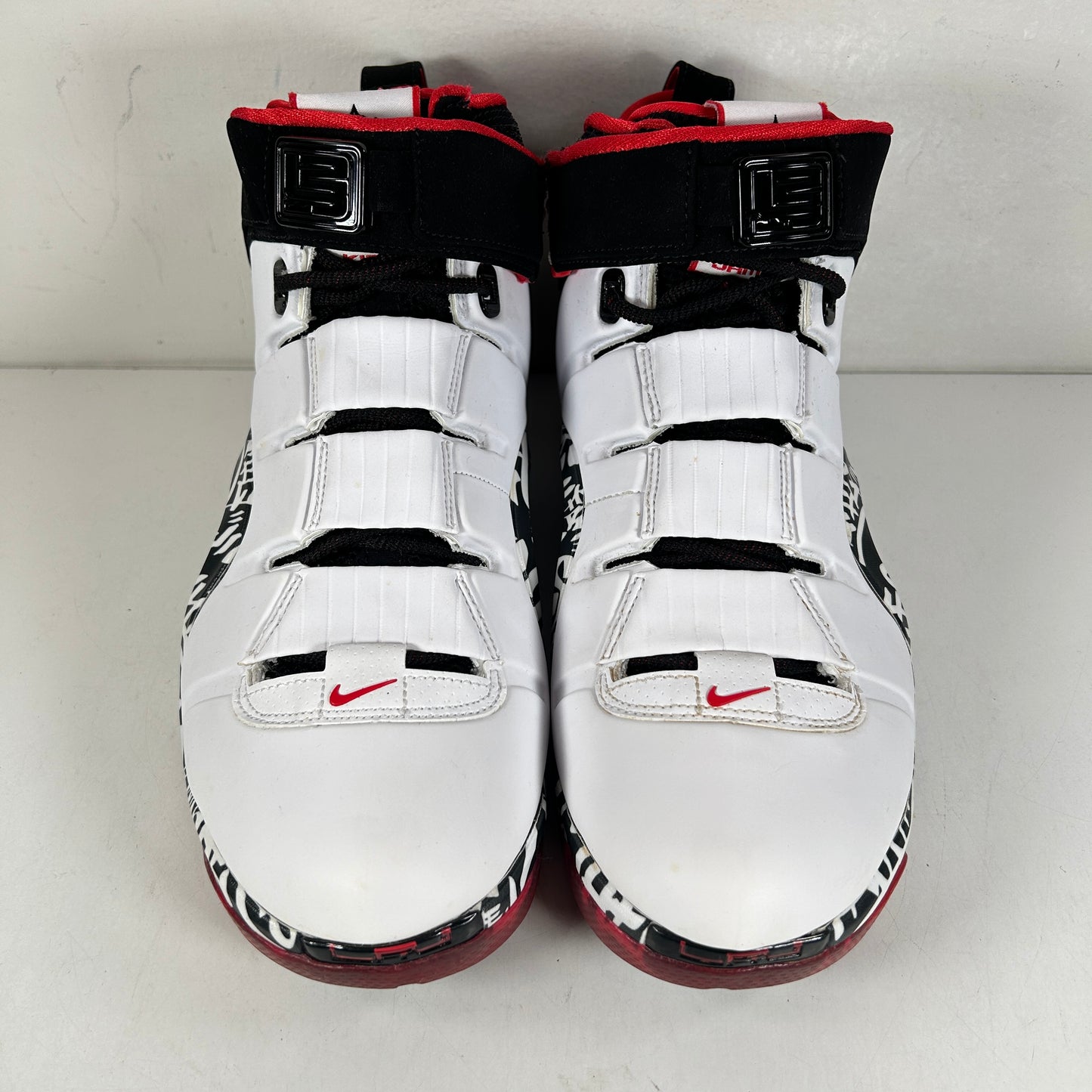 DJ4888 100 Nike Zoom LeBron 4 Graffiti (2023) [USED] - 7.5 M (Used)